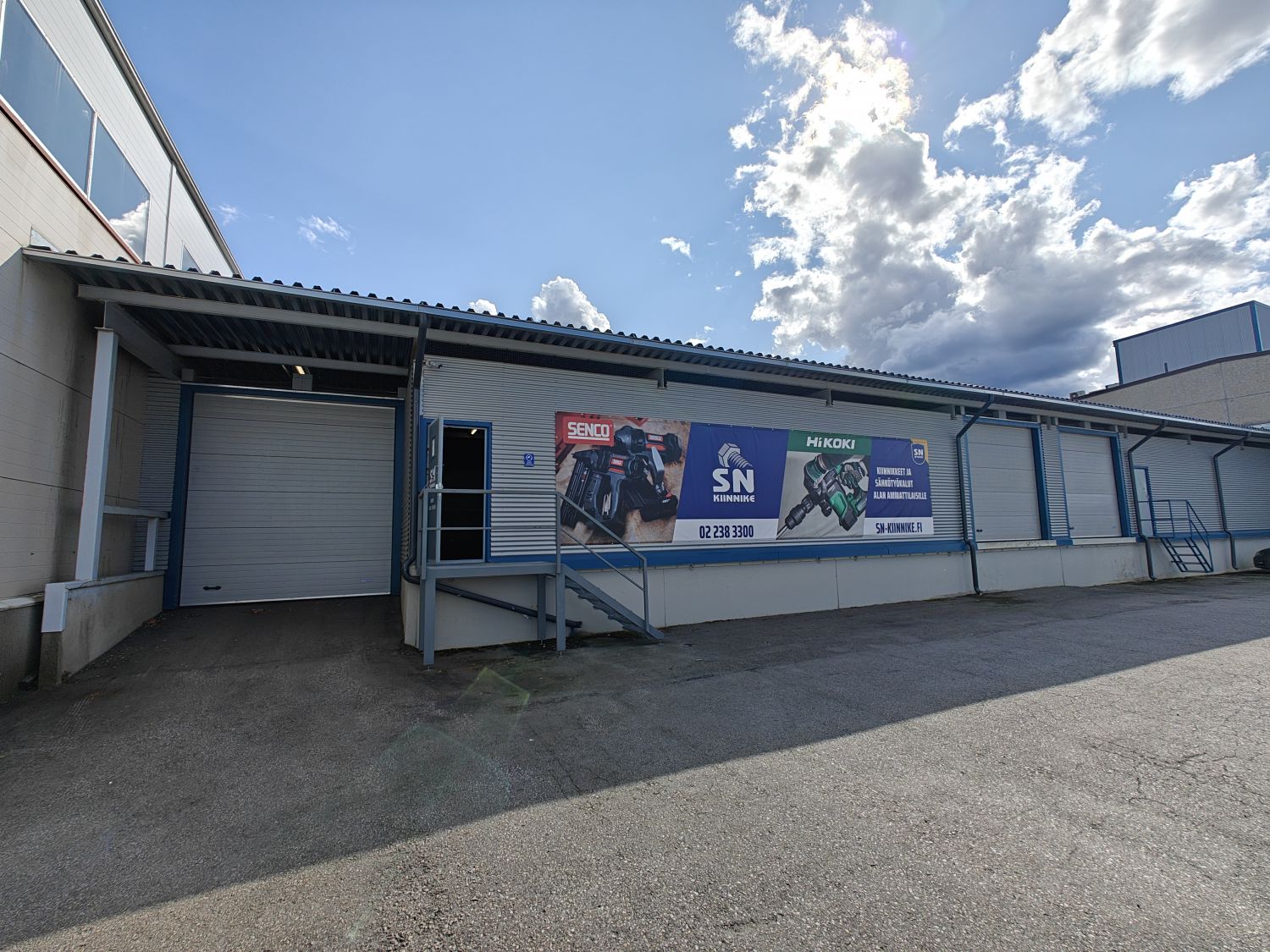 Lastaussilta, nosto-ovet, ajoluiska