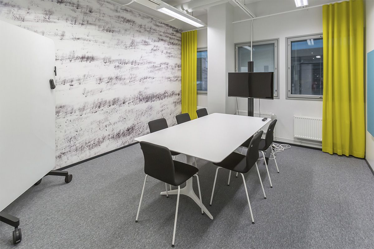 neuvottelutila toimistossa