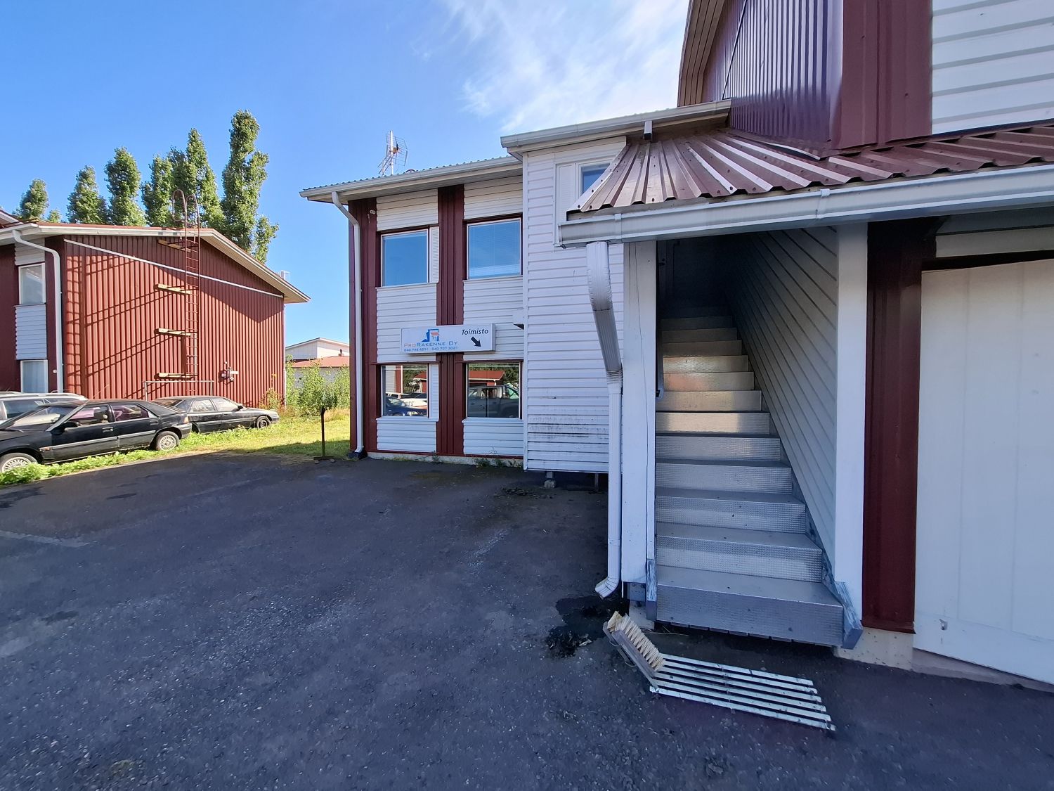 Portaikko asunnon sisäänkäynnille