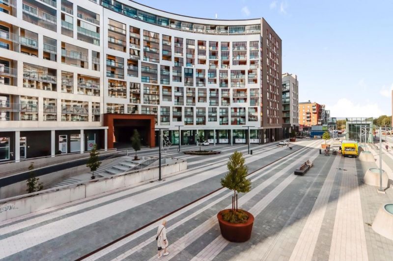 Moneen käyttöön soveltuva 116,5 m² liiketila Kivistön aseman vieressä.