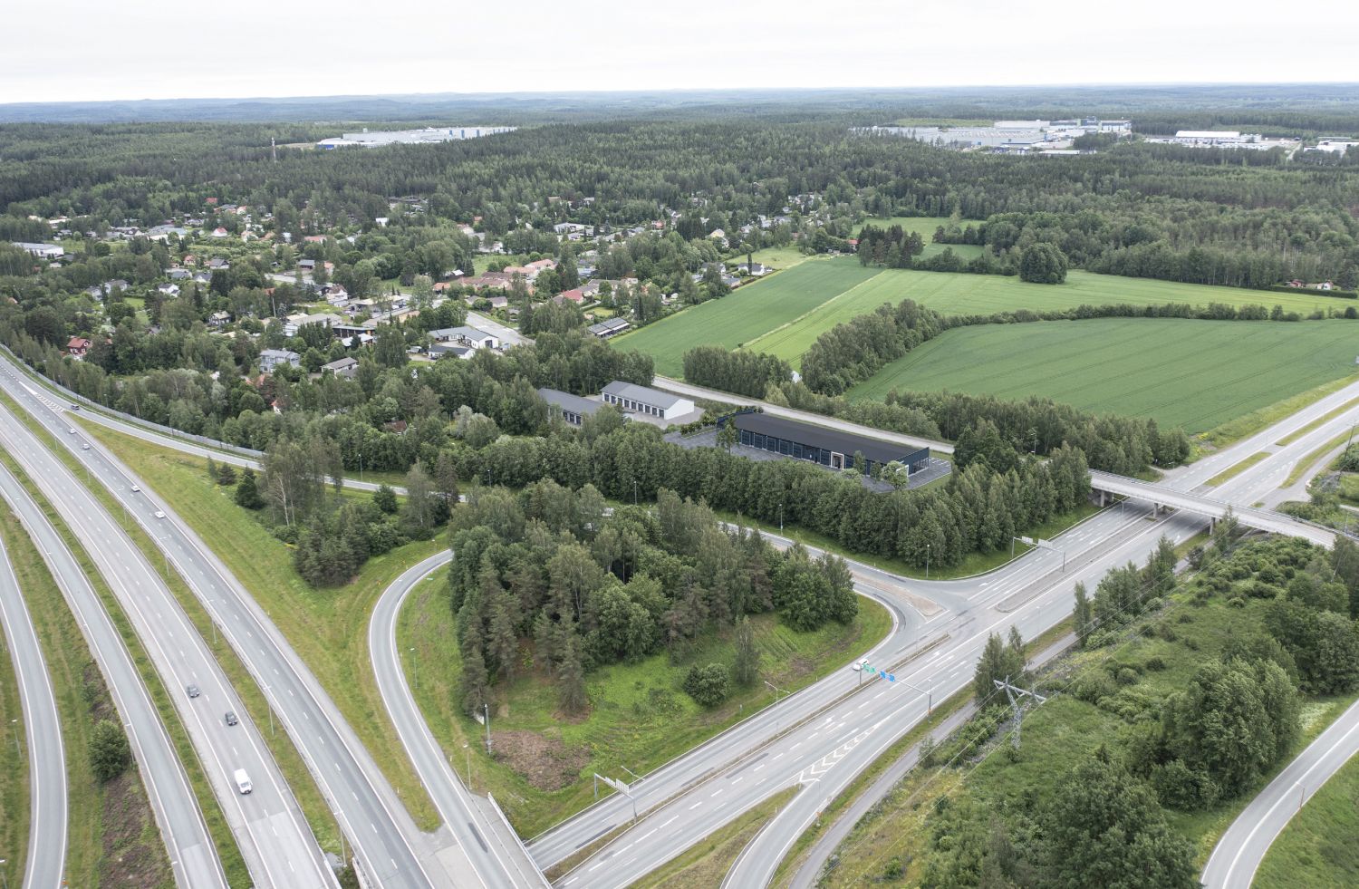 Huippusijainnilla Hattelmalassa!!!Nyt ennakkomarkkinoinnissa ja muokattavissa juuri yrityksesi tarpeiden mukaiseksi