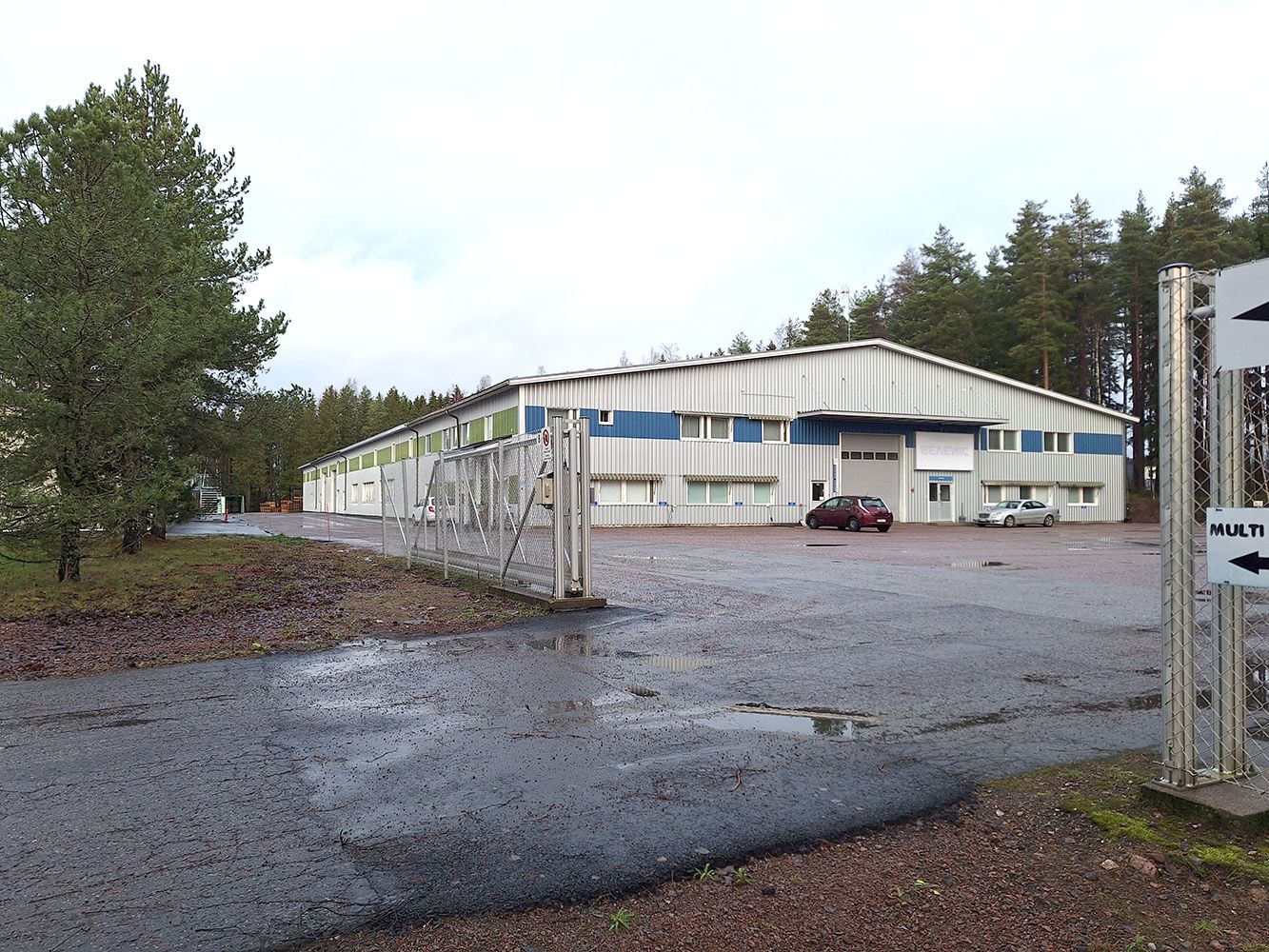 Vuokrataan iso hallitila hyvällä varustelulla Tarmolassa! 6,9 €/m²/kk + alv