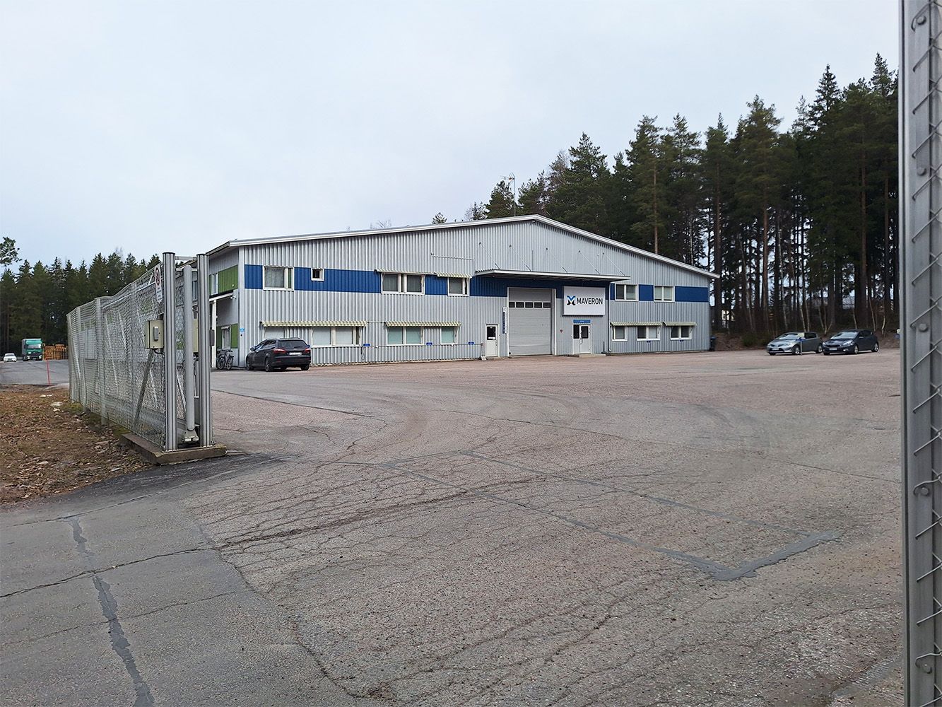 Vuokrataan iso hallitila hyvällä varustelulla Tarmolassa! 6,9 €/m²/kk + alv