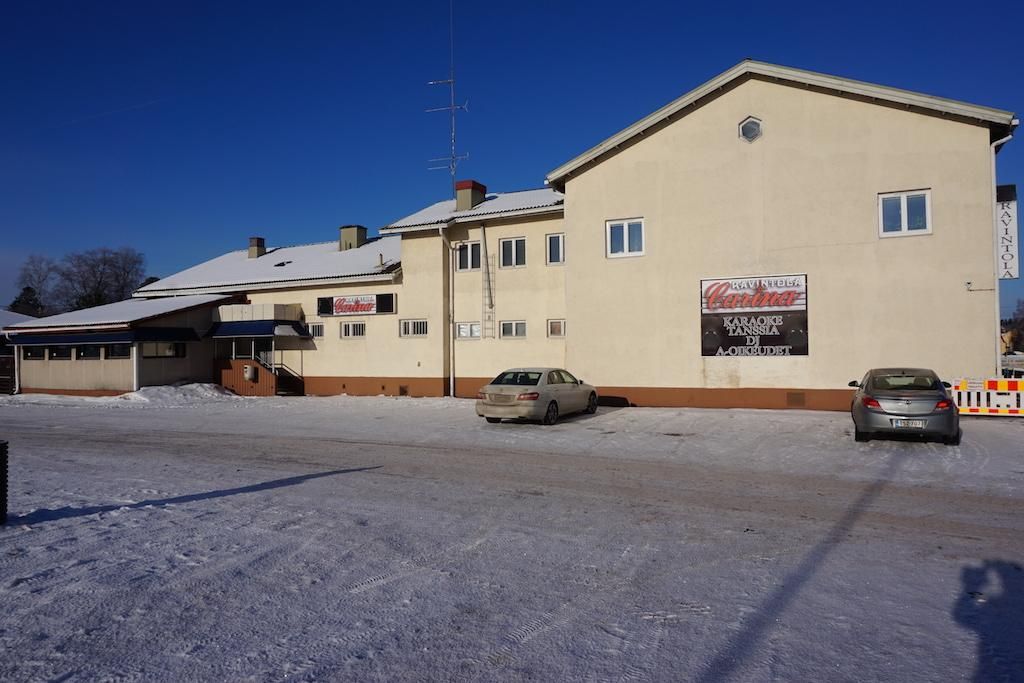 Ruoka- ja anniskeluravintola Pöytyän kuntaan kuuluvan Kyrön keskustassa. Ravintolalla on pitkä historia ja se on ollut Kyrön ainoa anniskeluravintola. Tila on vapautuu 1.10.2025 lopussa. Asiakaspaikkoja on noin 160 ja tilan yhteydessä vuokrattavissa tai ostettavissa koko ravintolan kalusto. Keitti...