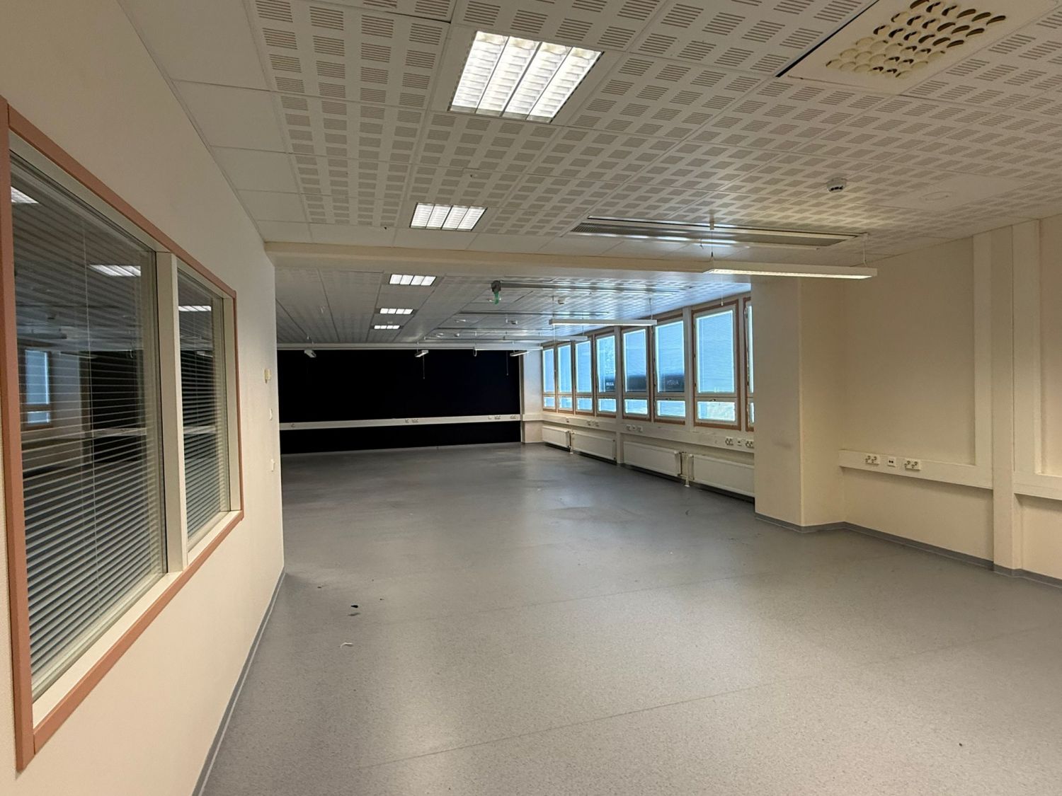 Toimistotila omalla keittiöllä ja wc-tiloilla. Jäähdytetty ilmanvaihto. Kysy lisää ja tule katsomaan!