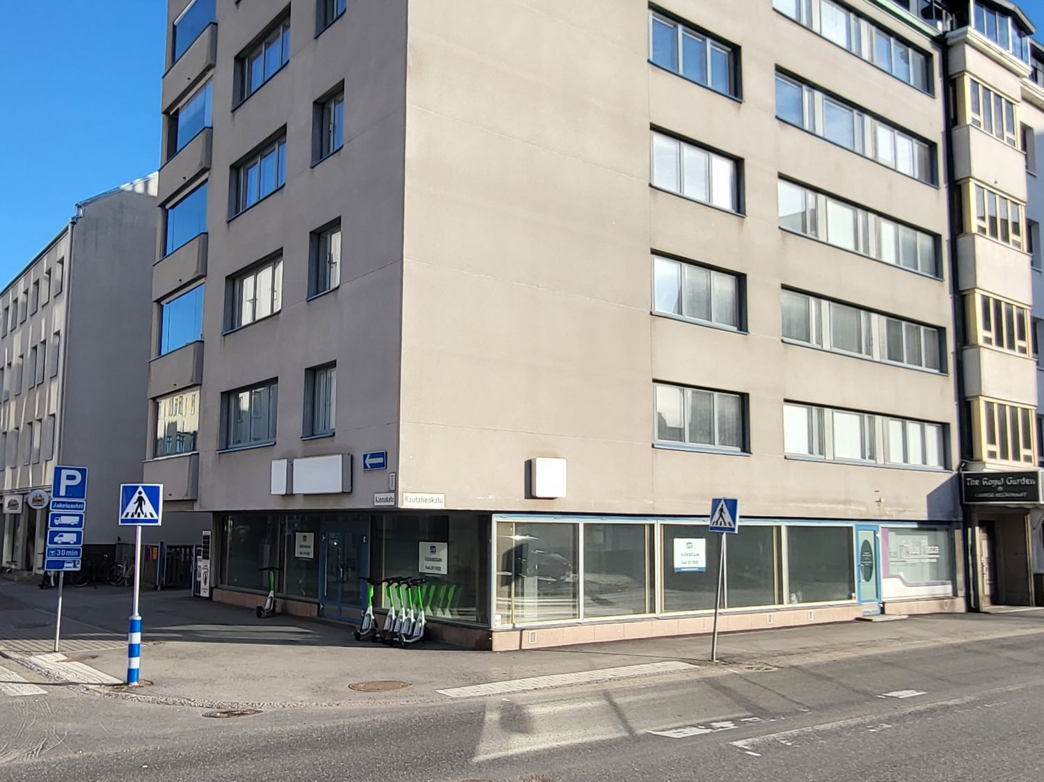 Myydään näkyvältä paikalta tulevaisuuden liikepaikka!
Radan varteen lähiaikoina valmistuvat Asemakeskus ja Elämysareena ...