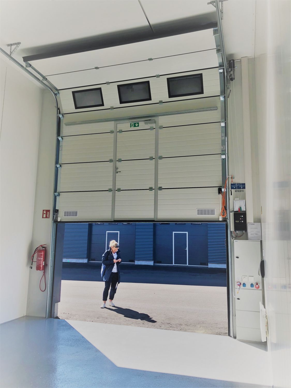 Sähköinen nosto-ovi