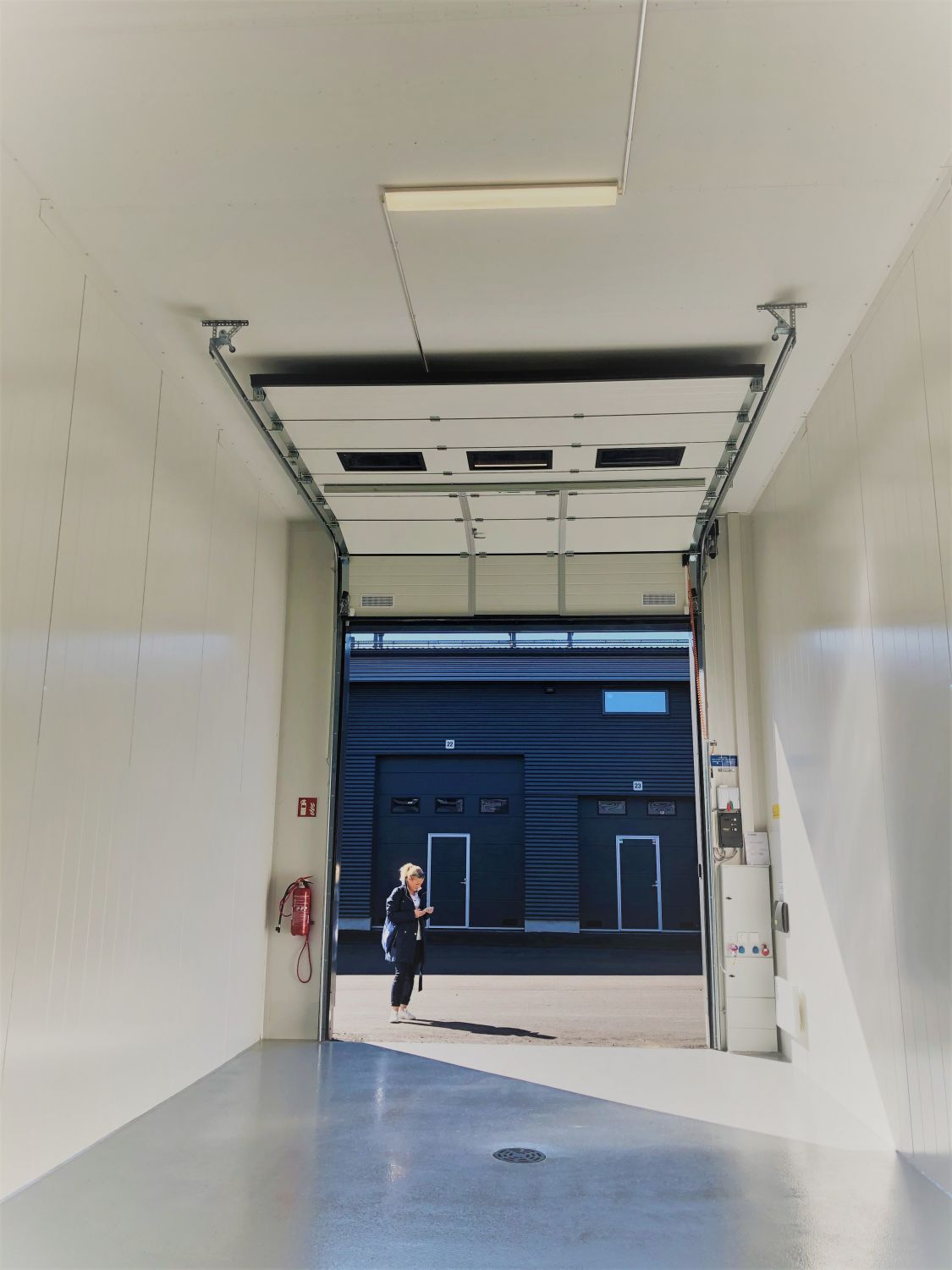 Tilakuva sisältä ulospäin