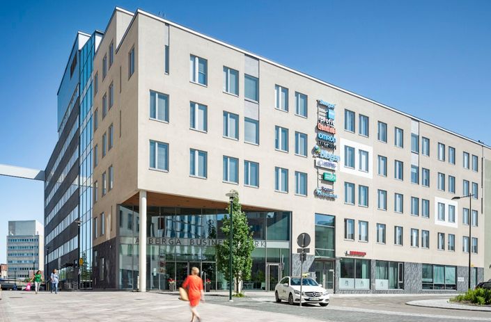 Vuokrattavana toimistohuone ( 22 m2) Alberga Business Centeristä. Huone sijaitsee 6.kerroksessa. Yhteiskäyttöiset keitti...