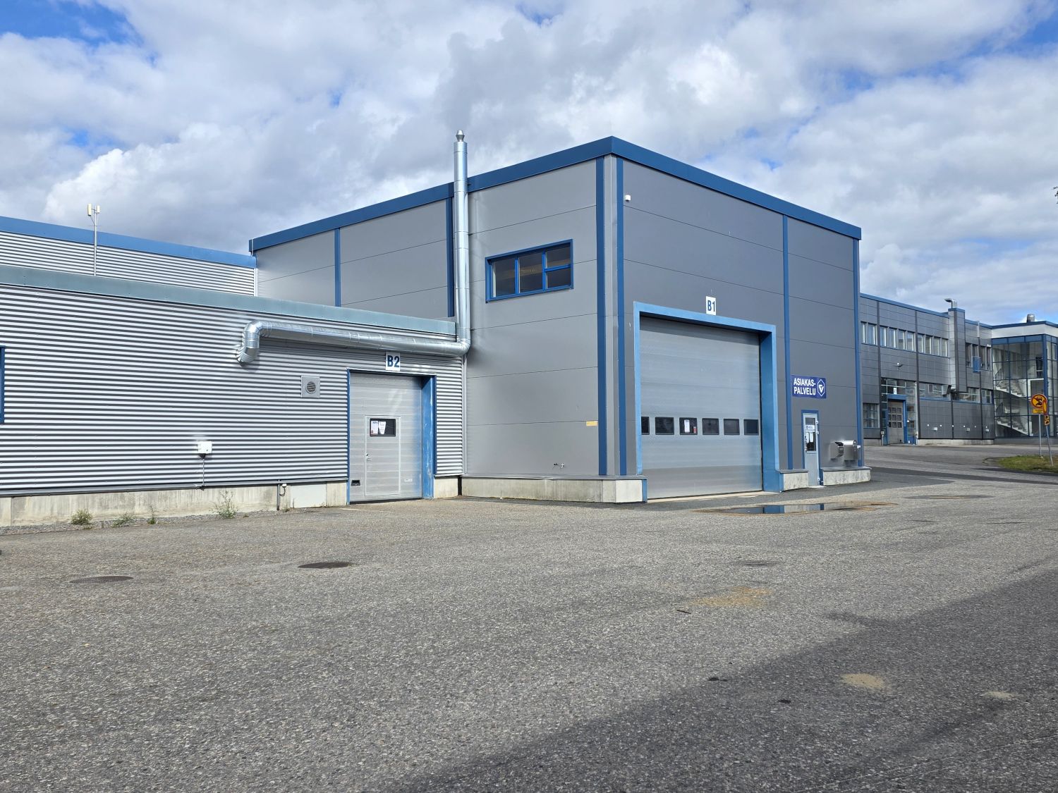 Tilava tuotanto- ja varastotila Itkonniemessä – soveltuu erinomaisesti myös konekorjaamoksi

Nyt vuokrattavana monipuoli...