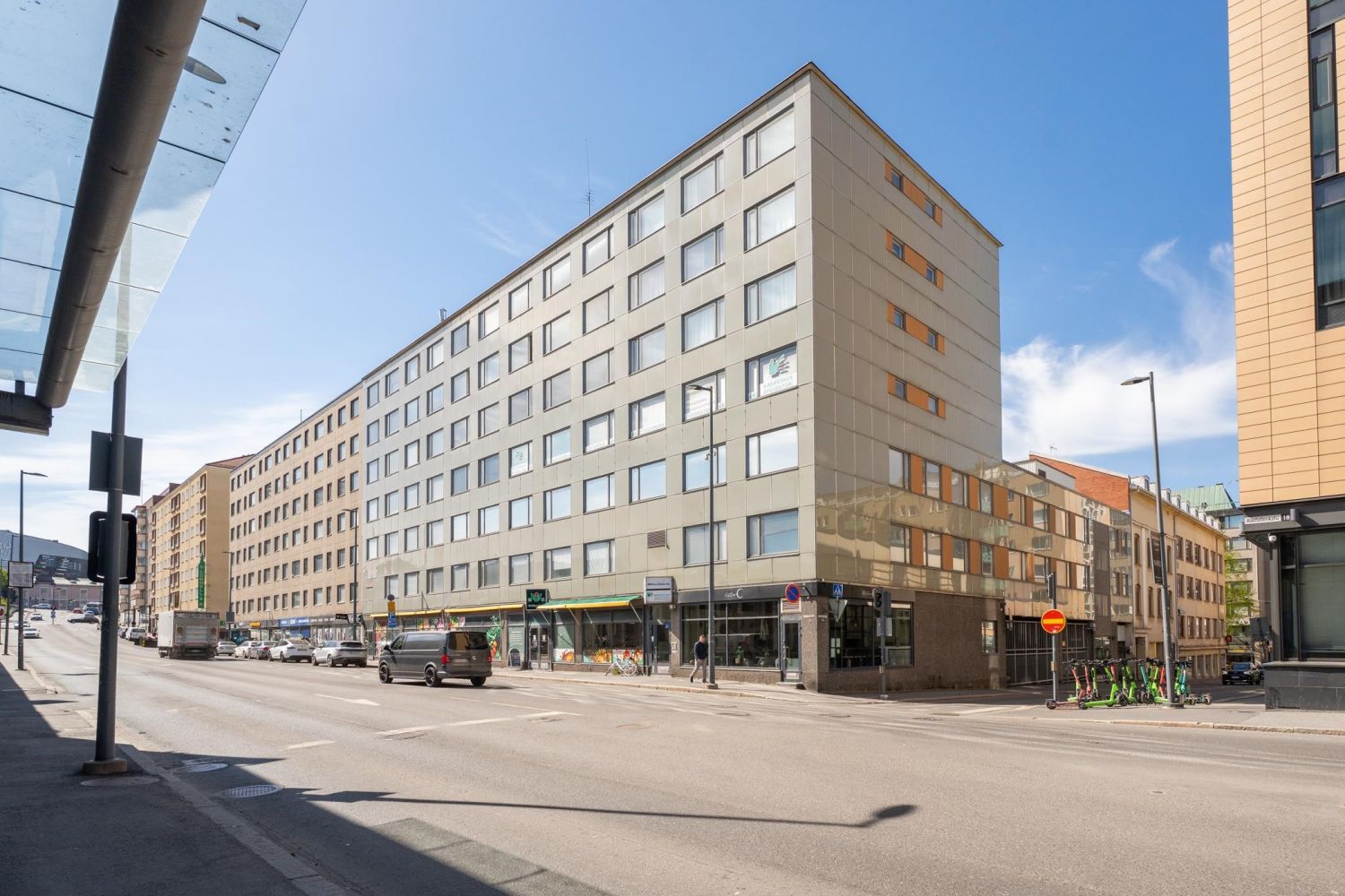 Vuokrataan Tampereen ydinkeskustasta perinteistä toimistotilaa n. 763 m2. Toimisto kattaa koko rakennuksen kolmannen ker...