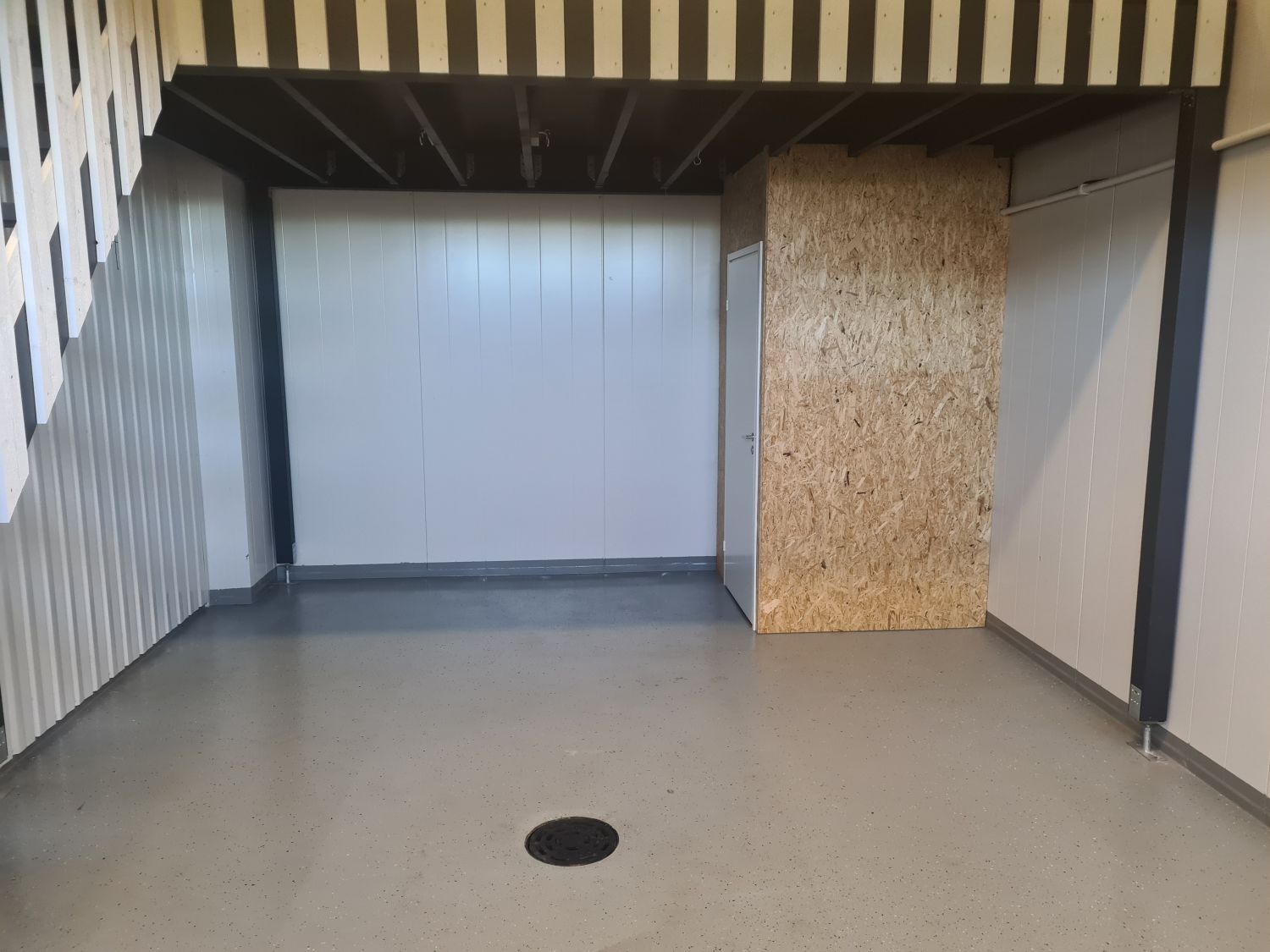 Suositulta Kangasalan Talliosakkeelta monikäyttöinen varasto, autotalli, harrastetila 10. Tilassa tavarahylly, wc sekä i...