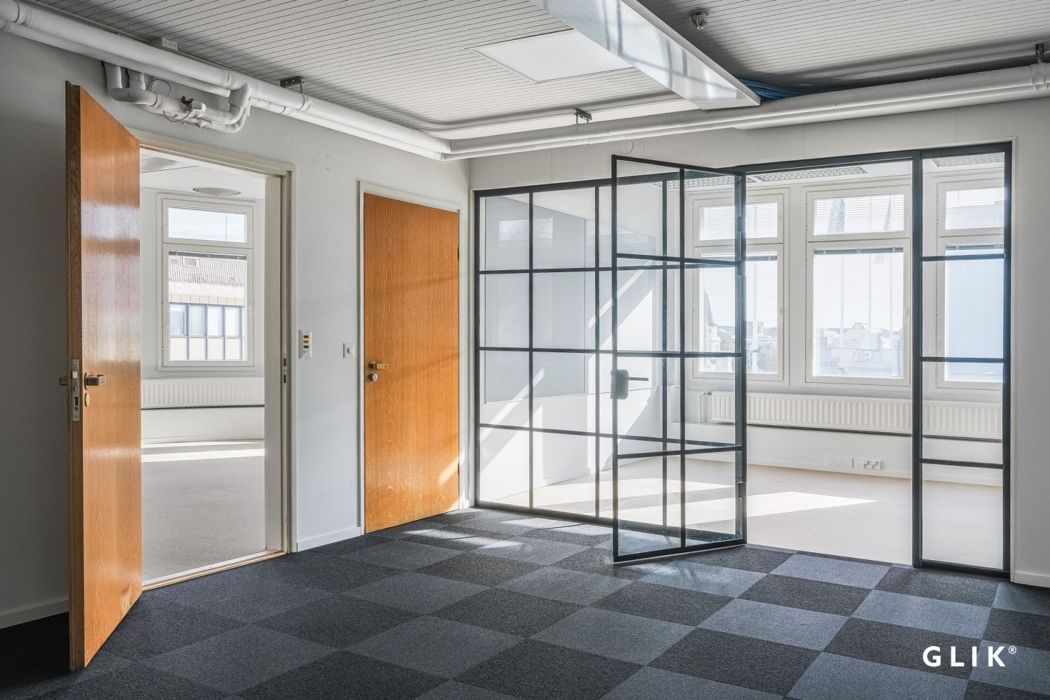 kaksi neuvottelutilaa