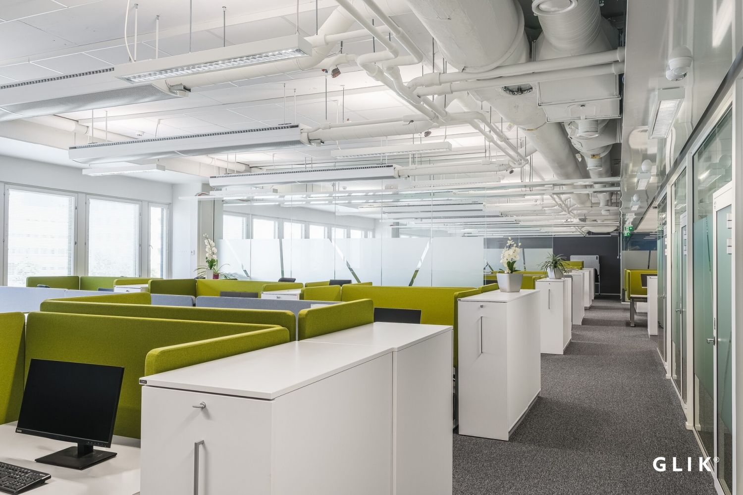 modernia toimistotilaa