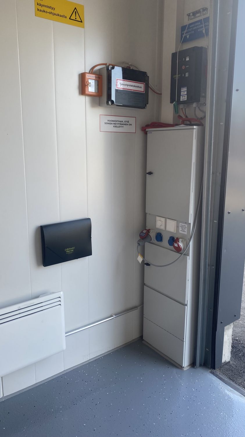 Sähkökeskus, voimavirta, nosto-oven sähkömekanismi