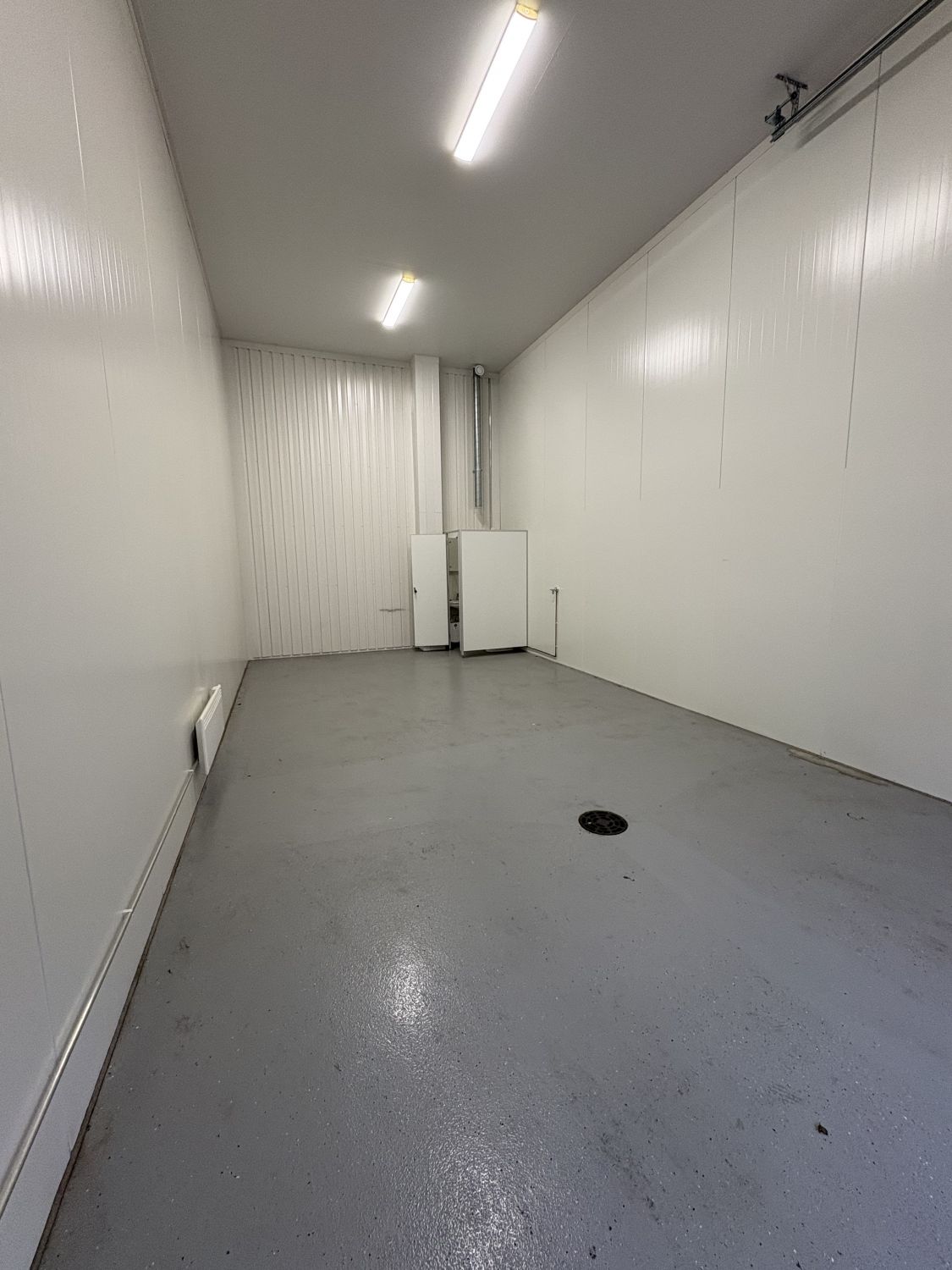 Tikkurilan Talliosakkeelta monikäyttöinen varasto, autotalli, harrastetila 149. Tilassa jo valmiina wc. 