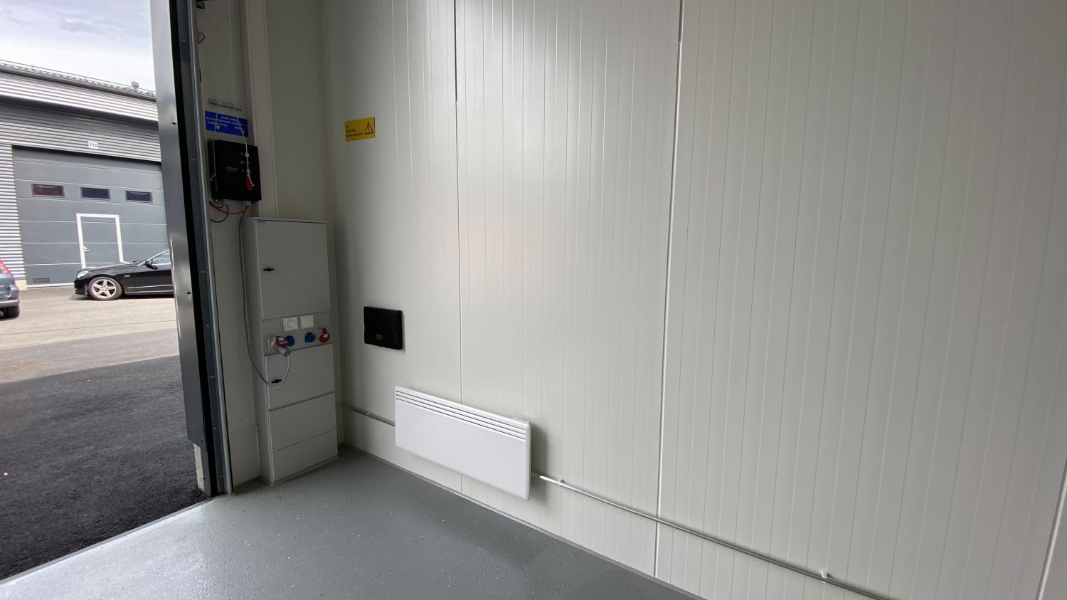 Sähkökeskus, voimavirta, nosto-oven sähkömekanismi