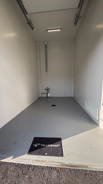 Vantaankosken Talliosakkeelta monikäyttöinen ja näppärän kokoinen varasto, autotalli, harrastetila 13. Tilassa allas, ha...