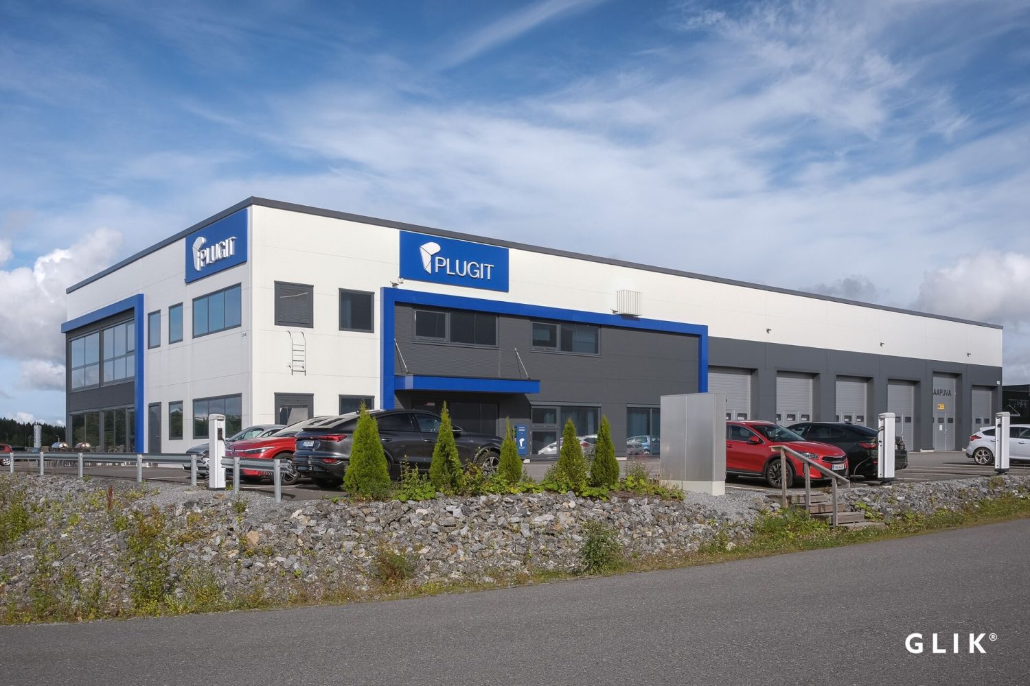 Vapautumassa vuokrattavaksi keväällä/kesällä selkeää ja korkeaa hallitilaa näkyvällä paikalla, suoraan ohitustien varrella. Kiinteistölle on helppo saavutettavuus joka puolelta kaupunkia.Vuokrattavan toimitilan kokonaispinta-ala on 2143 m², josta noin 1450 m² on korkeaa ja avaraa hallitilaa. Toimi...