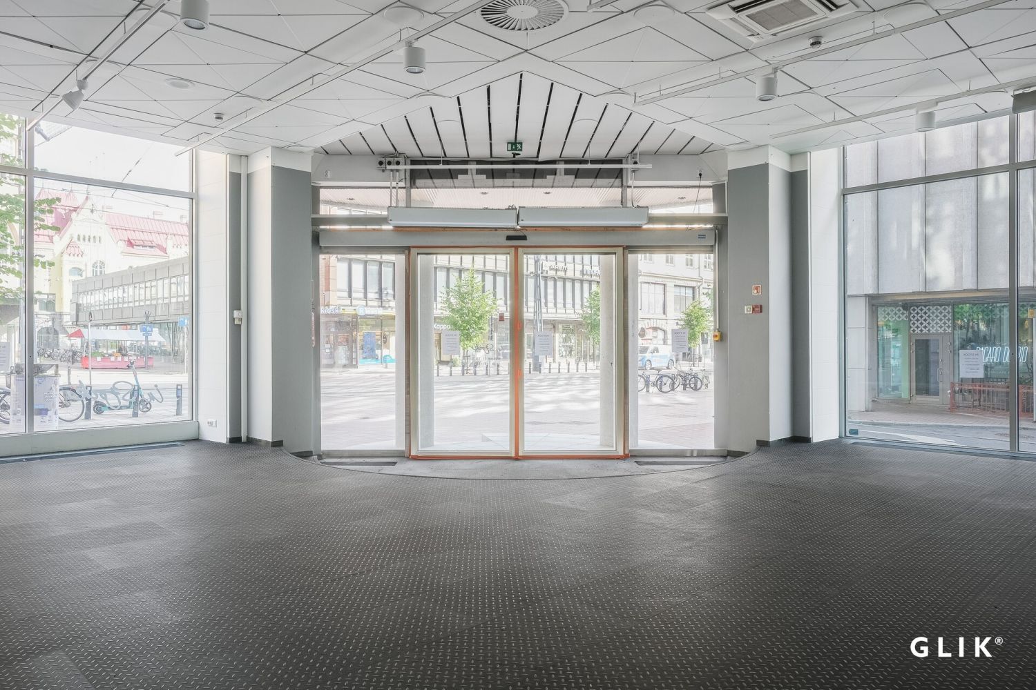 Edustava sisäänkäynti