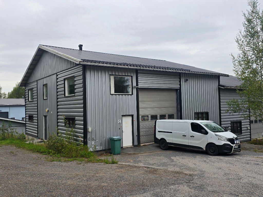 Varasto/Tuotantotilaa Naantalin Murikon alueelta