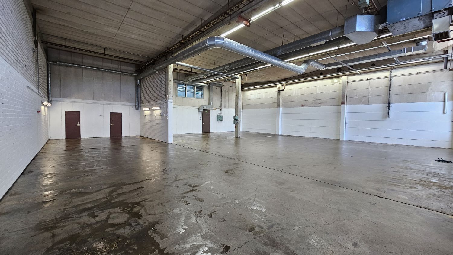 Hallin kuva pienemmältä nosto-ovelta