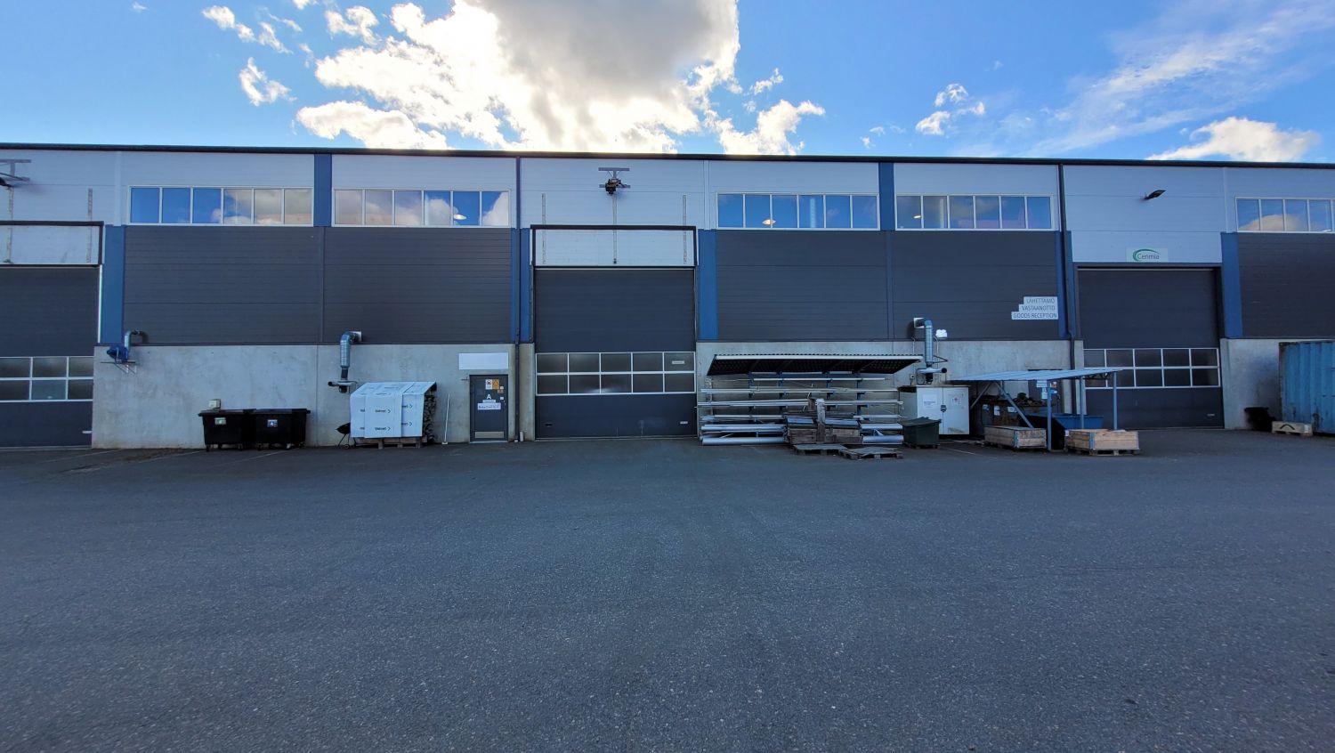 Nosto-ovi, leveys n. 4m, korkeus n. 5m