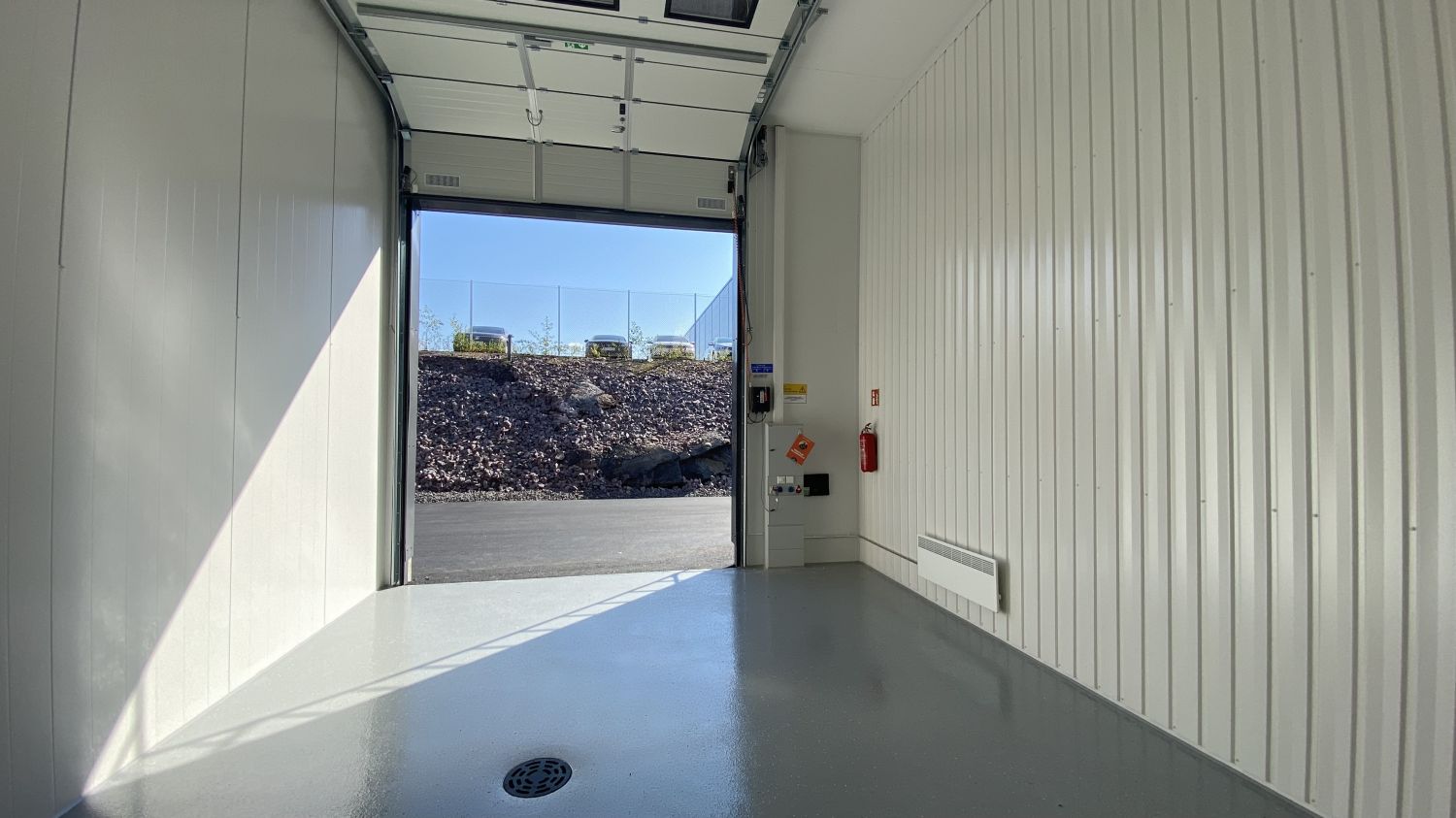 Vuokrattavana Vantaankosken Talliosakkeesta monikäyttöinen varasto, autotalli, harrastetila 35. Tilassa jo valmiina wc....
