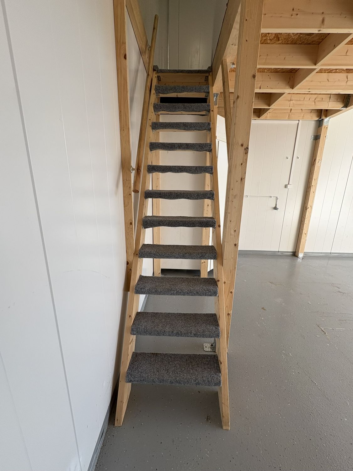 Portaat varastotasolle