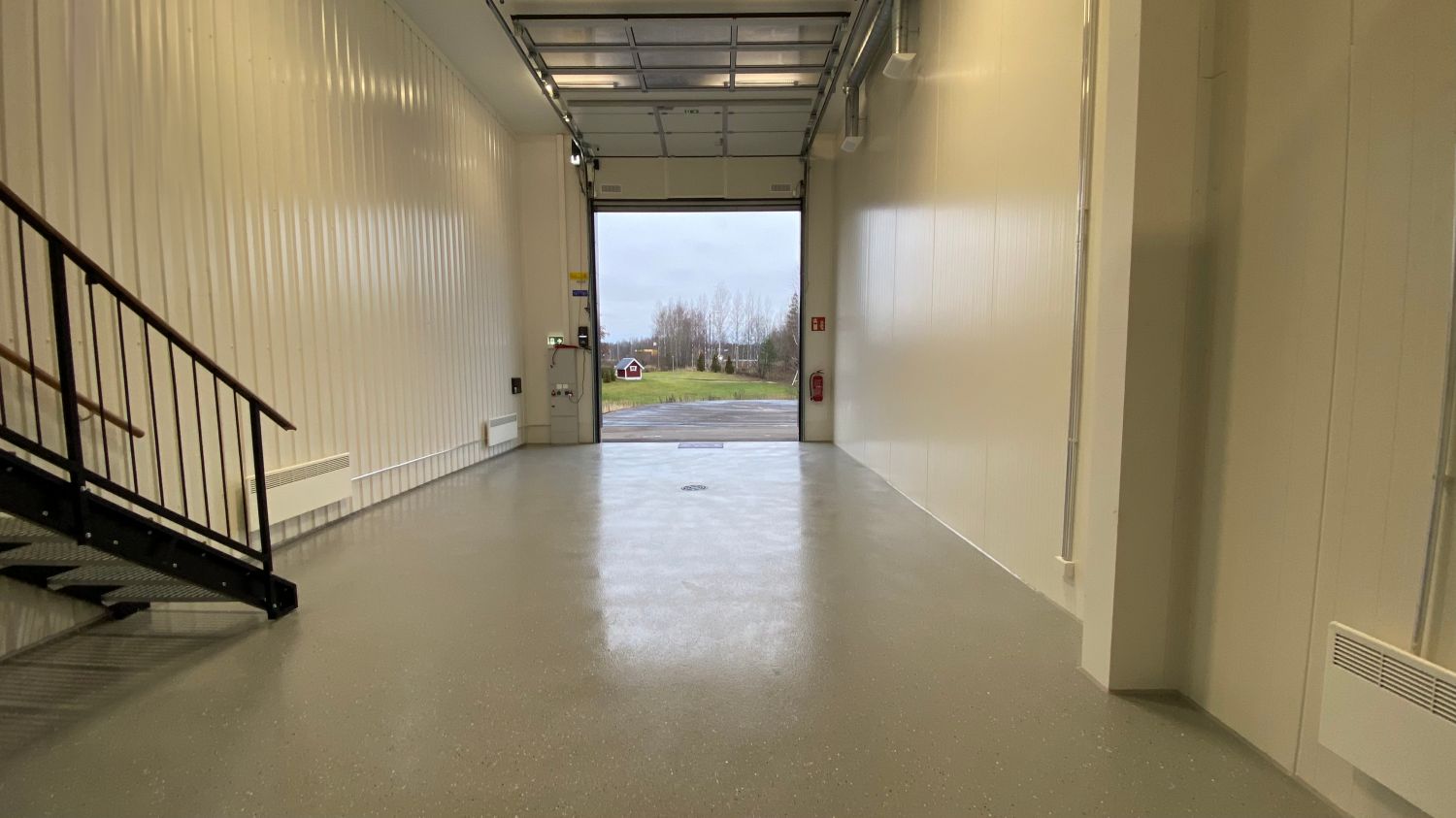 Tilakuva sisältä ulospäin