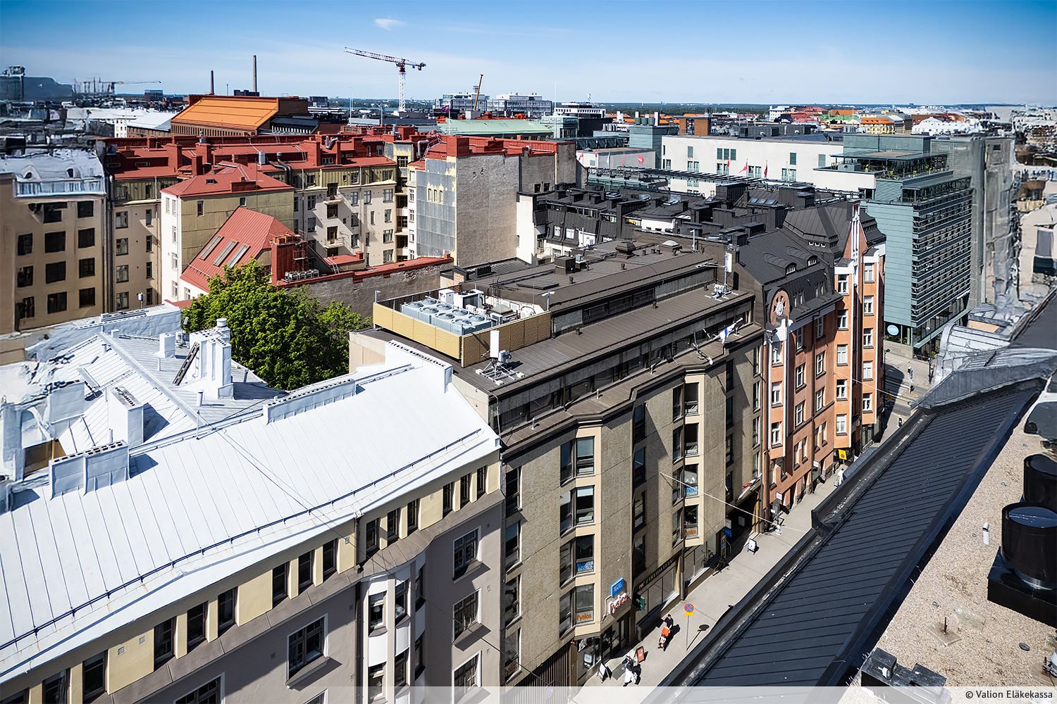 Vuokrataan 3. kerroksen toimistotila, joka koostuu p&auml;&auml;osin erikokoisista ty&ouml;huoneista. Tilassa on omat ke...