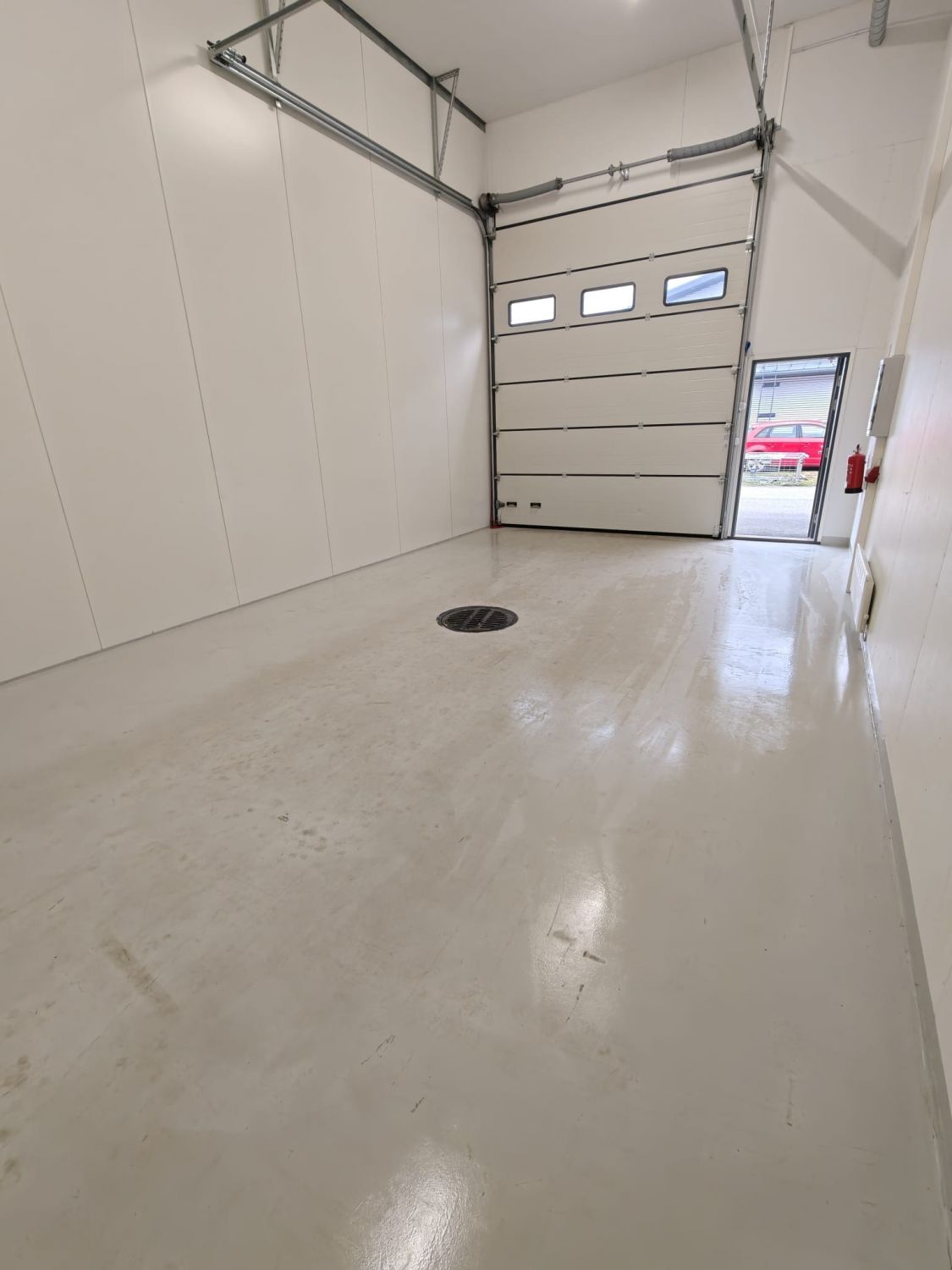 Hallitila / Autotalli 40,4m2 *Vesipiste *Vapautuu 1.11.2026 alkaen