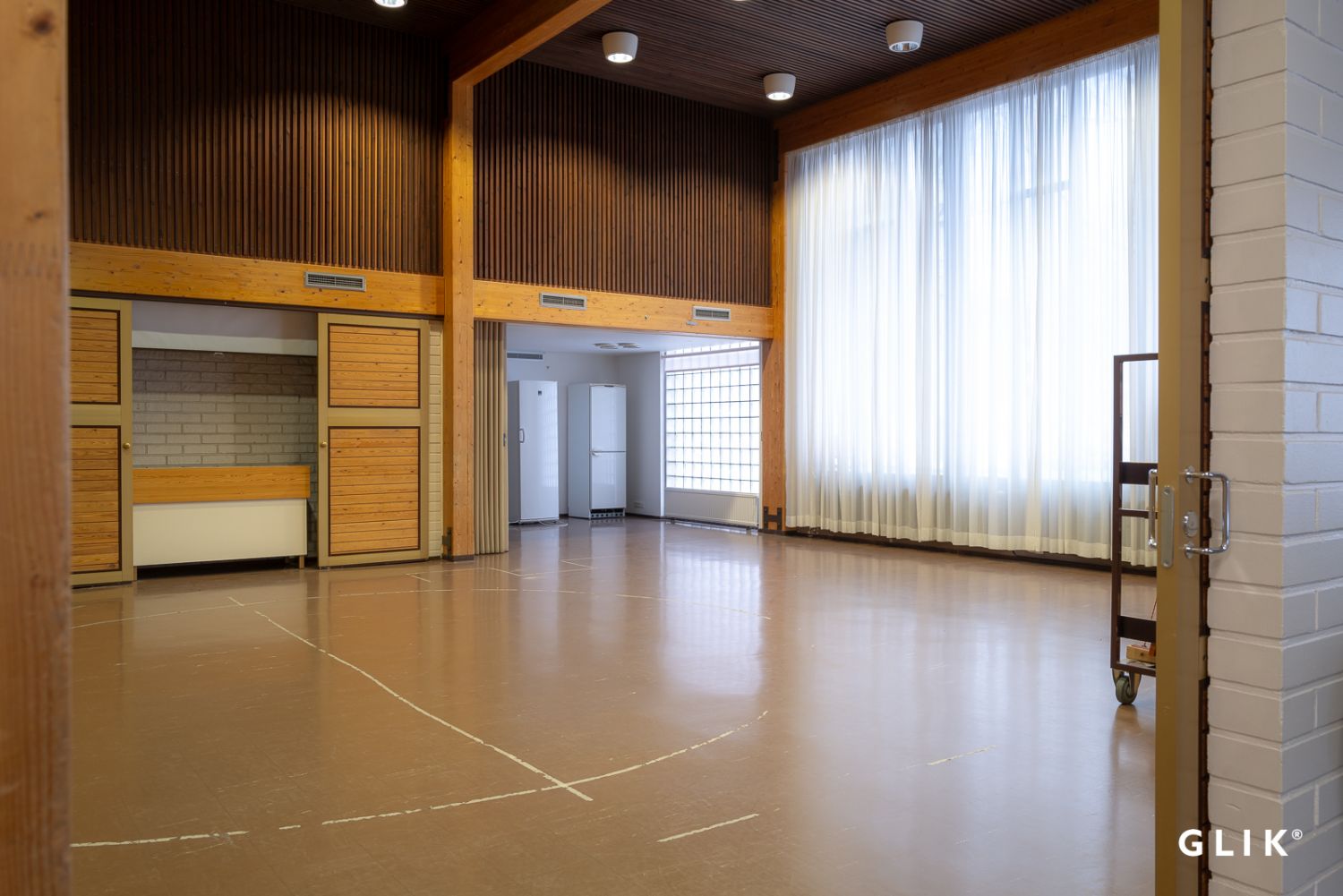 Myydään tai vuokrataan monikäyttöinen toimitila.Tervetuloa tutustumaan tähän upeaan ja monipuoliseen kiinteistöön, joka sijaitsee Nattarissa. Yksitasoinen toimitila tarjoaa erinomaiset puitteet erilaisiin käyttötarkoituksiin.Kohteen sydän on suuri ja avara juhla- tai liikuntasali, joka luo tilaa...