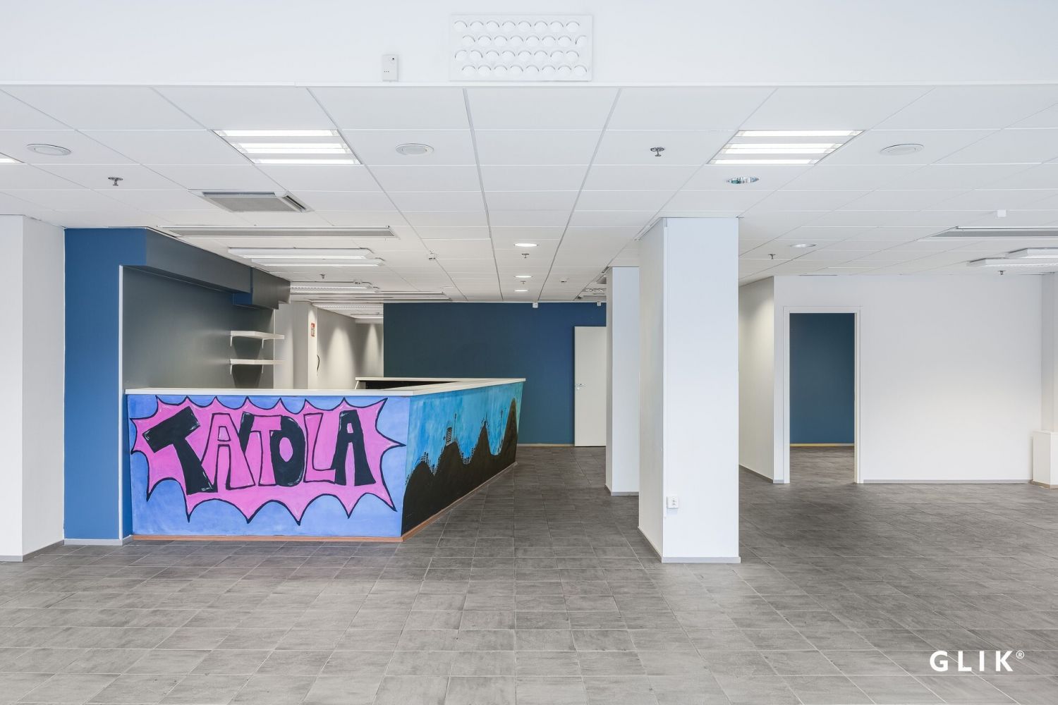 avointa tilaa jossa kivilattia