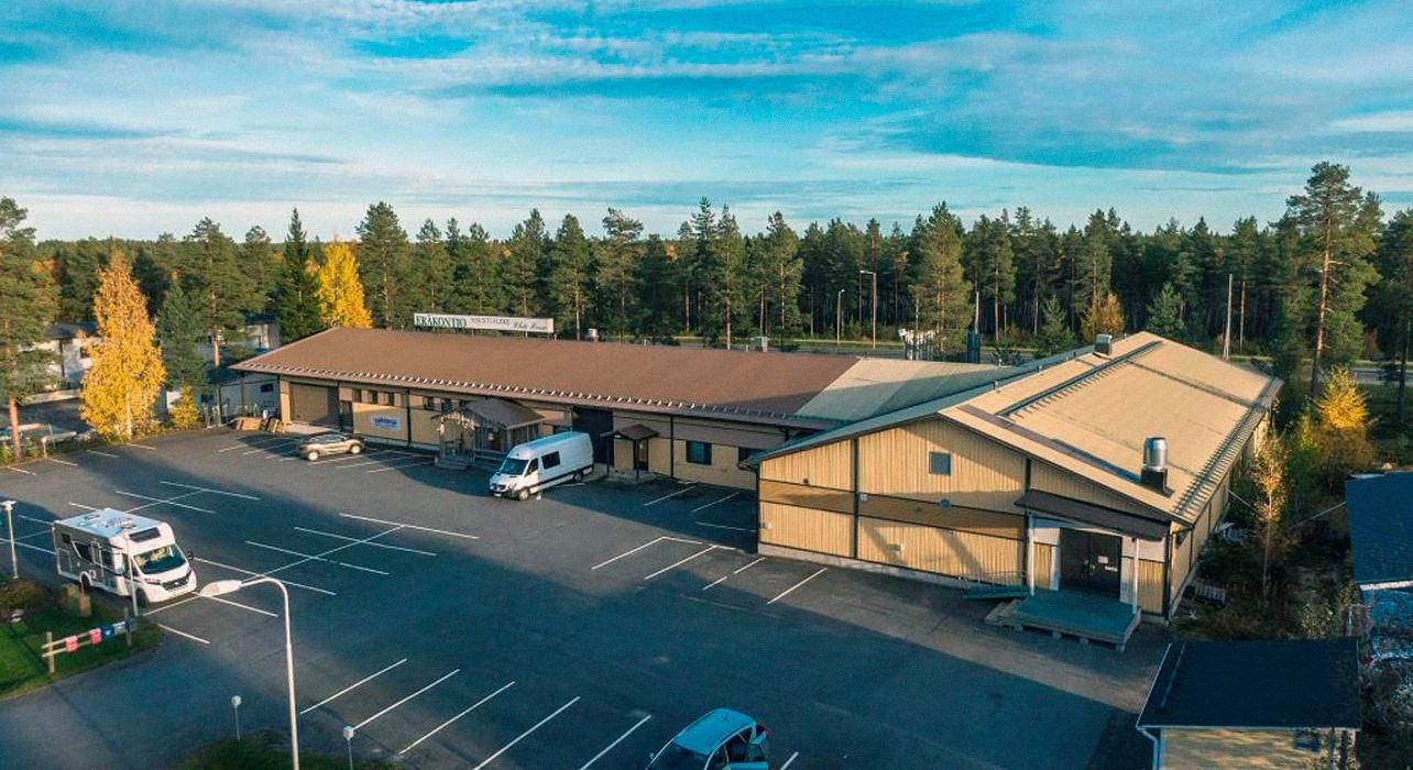 710 m2 halli- ja toimistotila
