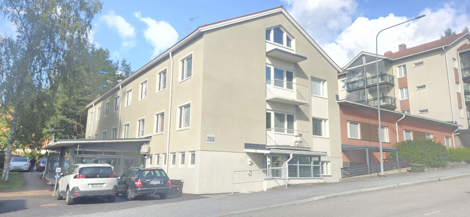 Vuokrataan noin 47 - 200 m2 toimisto- ja työtilaa Nokialta.Juhlatila jakelukeittiöineen, työhuoneet 2 kpl. Vuokrattavissa erikseen.Siistit hyväkuntoiset tilat.Terassi juhlatilan edessä.Vuokra 9 euroa/m2/kk (ei alv).Vesi, sähkö ja lämpö sisältyy vuokraan.Pinta-alat on arvioitu.Esite liit...