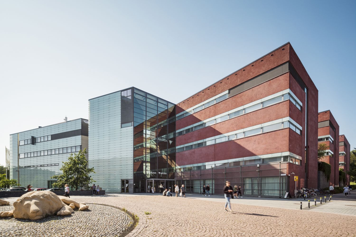 Moninaista tilaa upeasta Arcadan rakennuksesta