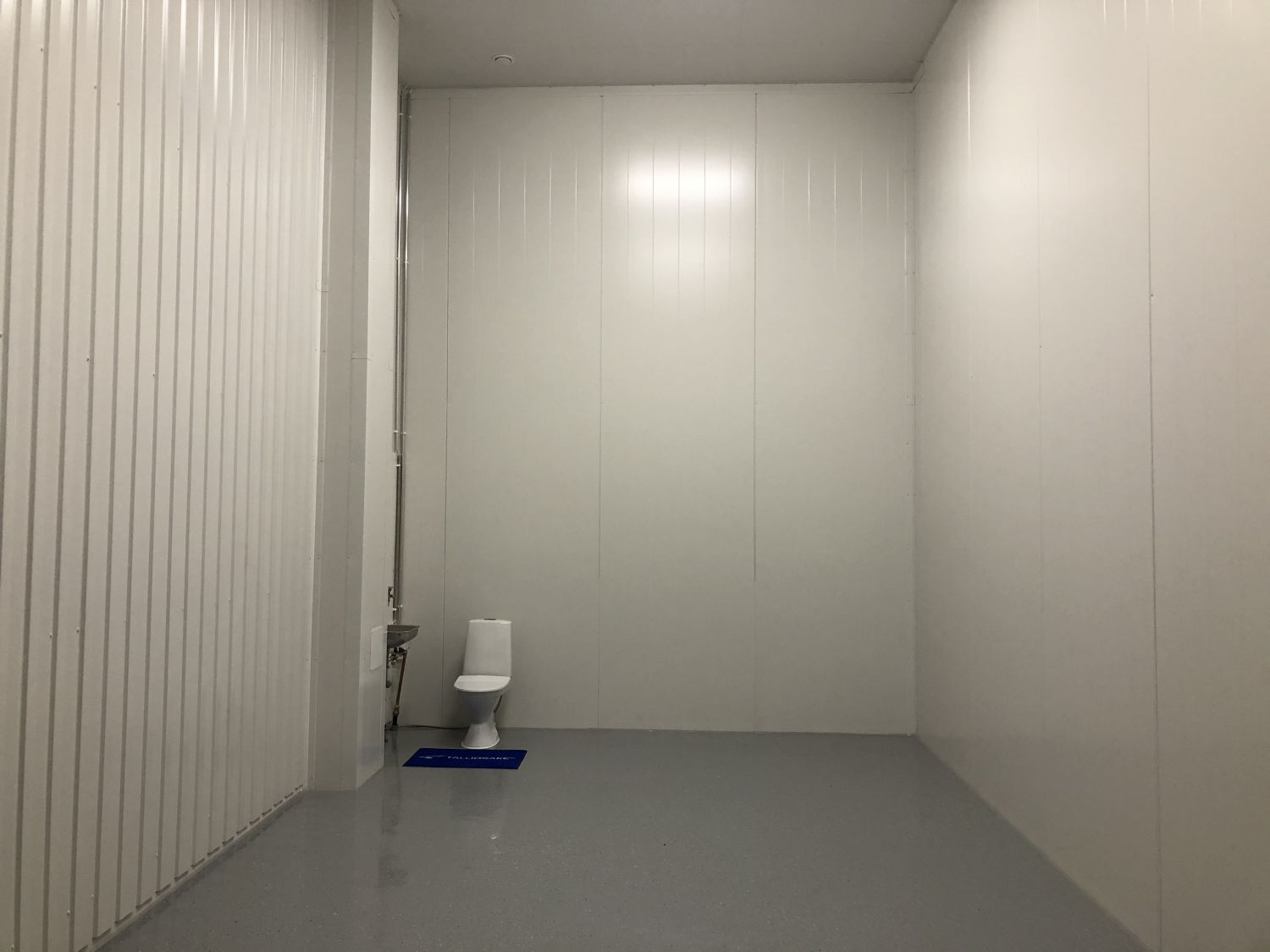 Viitteellinen sisäkuva + wc-istuin