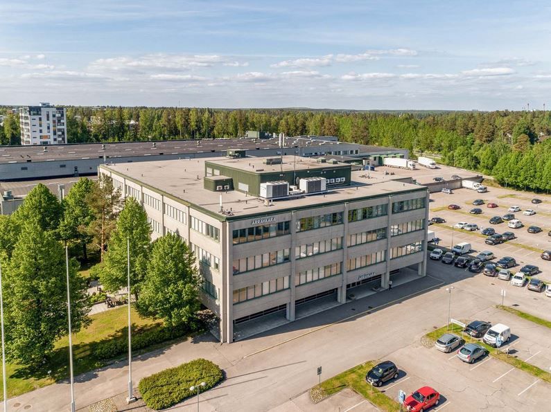 Vuokrattavana toisen kerroksen hyvin siisti toimisto-/tuotantotila.