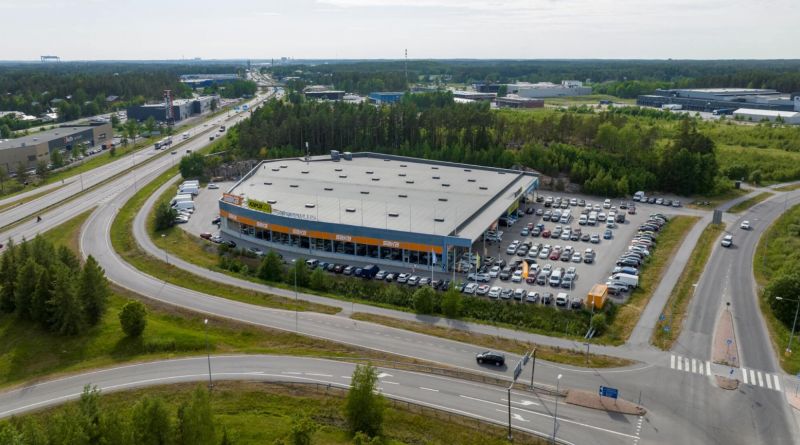 Vuokrattavissa katutason liike-/varastotilaa hyvällä sijainnilla.