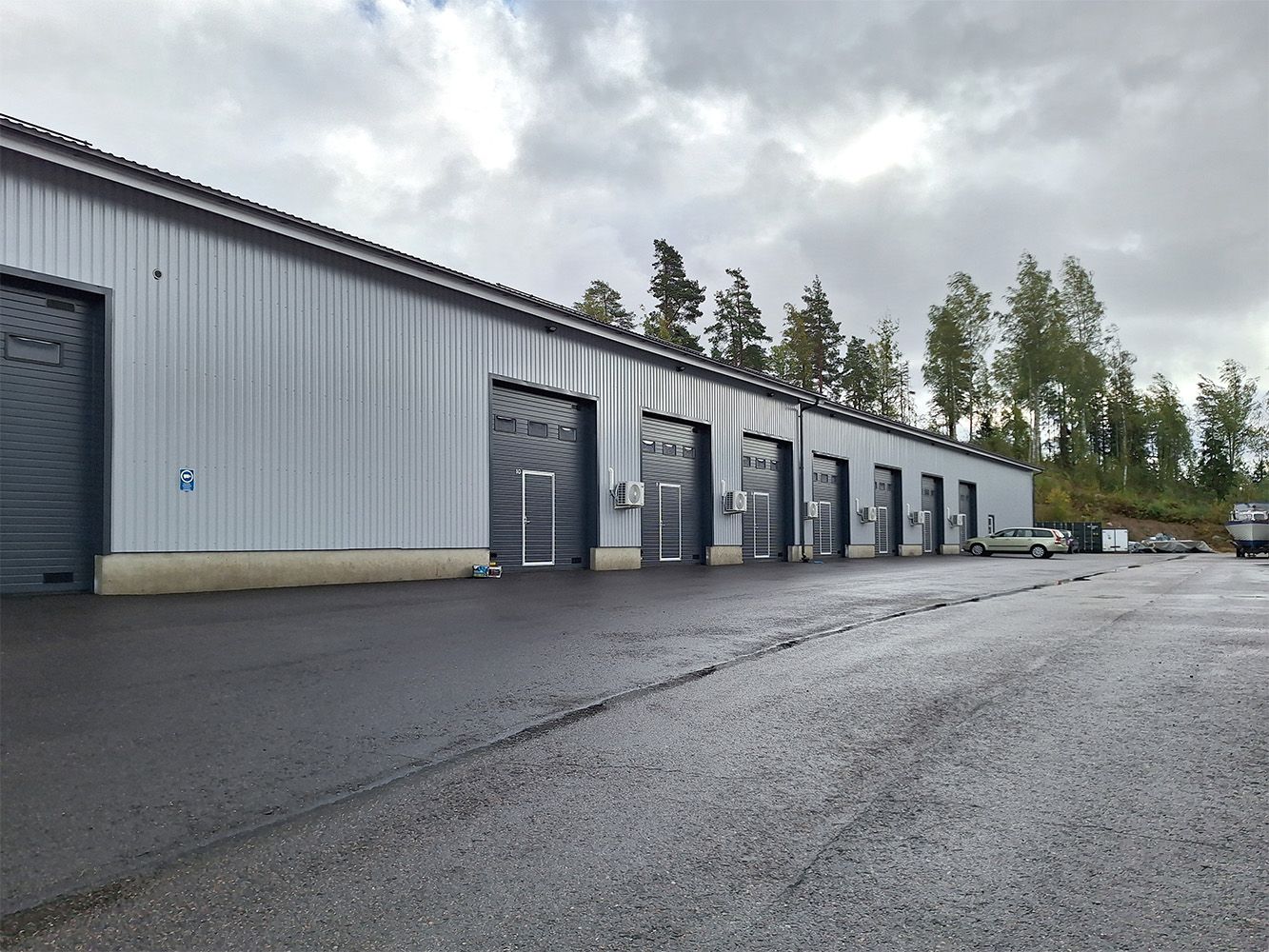 Vuokrataan hyvin varusteltu hallitila Kaupunginhaasta! Vuokra 699 €/kk + alv