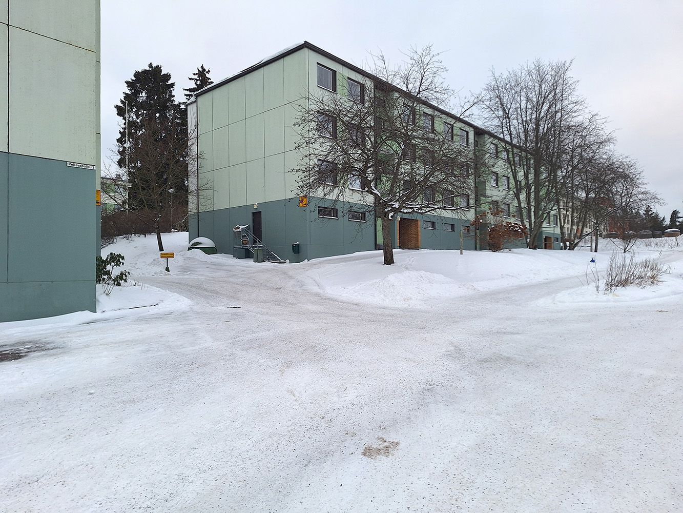 Hyvä toimitila myytävänä ja vuokrattavana Porvoon Eestinmäessä! 