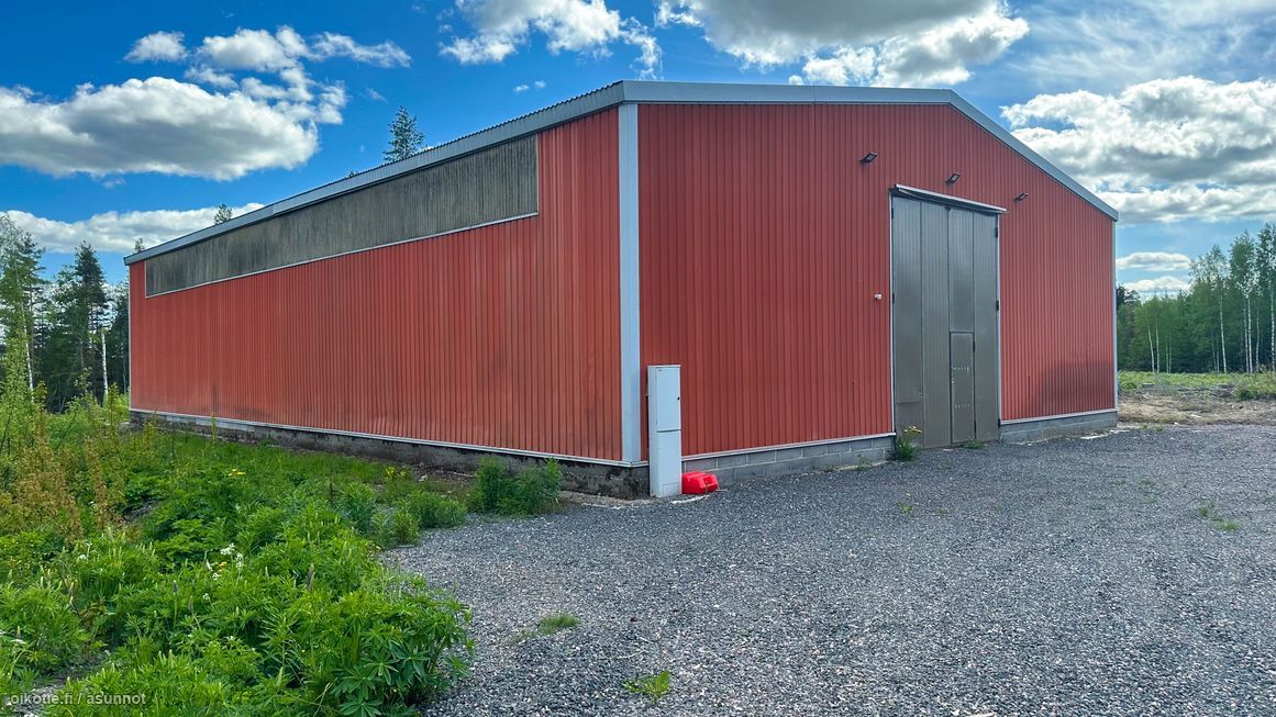 Myydään tai vuokrataan iso teollisuushalli Hyvinkäällä!