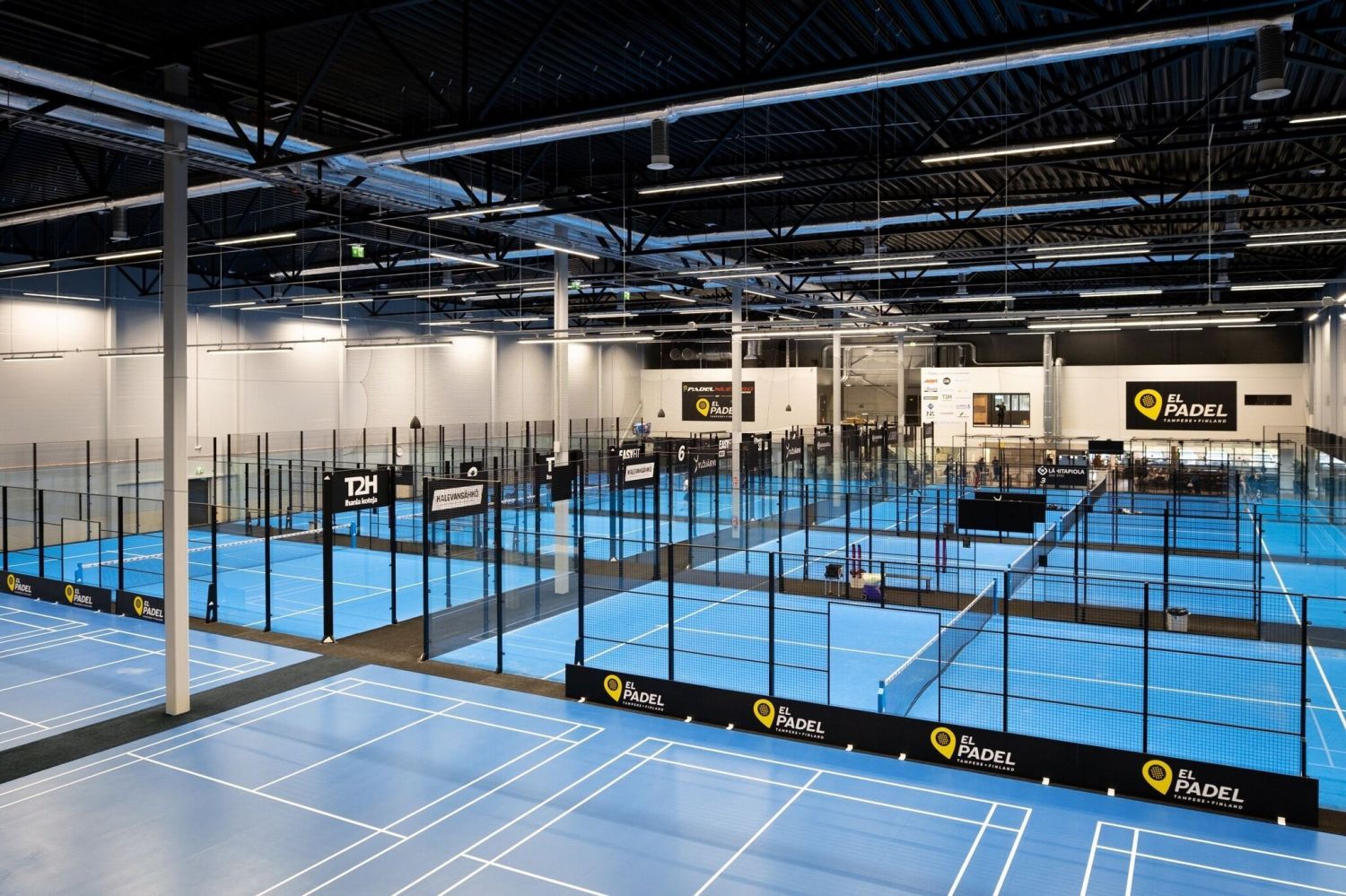 Korkeaa hallitilaa joka nyt vuokrattu liikuntatoimintaan