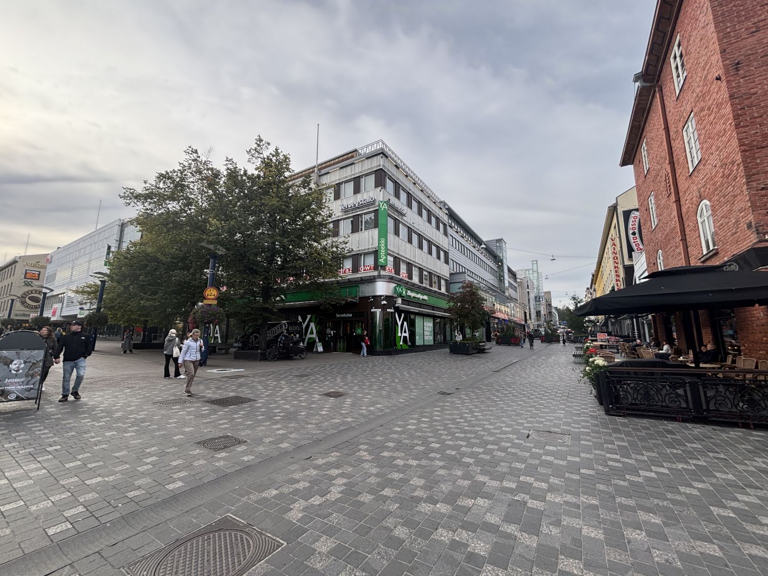 Erinomainen Sijainti aivan ydinkeskustassa, Väinönkadun ja Kauppakadun risteyksessä