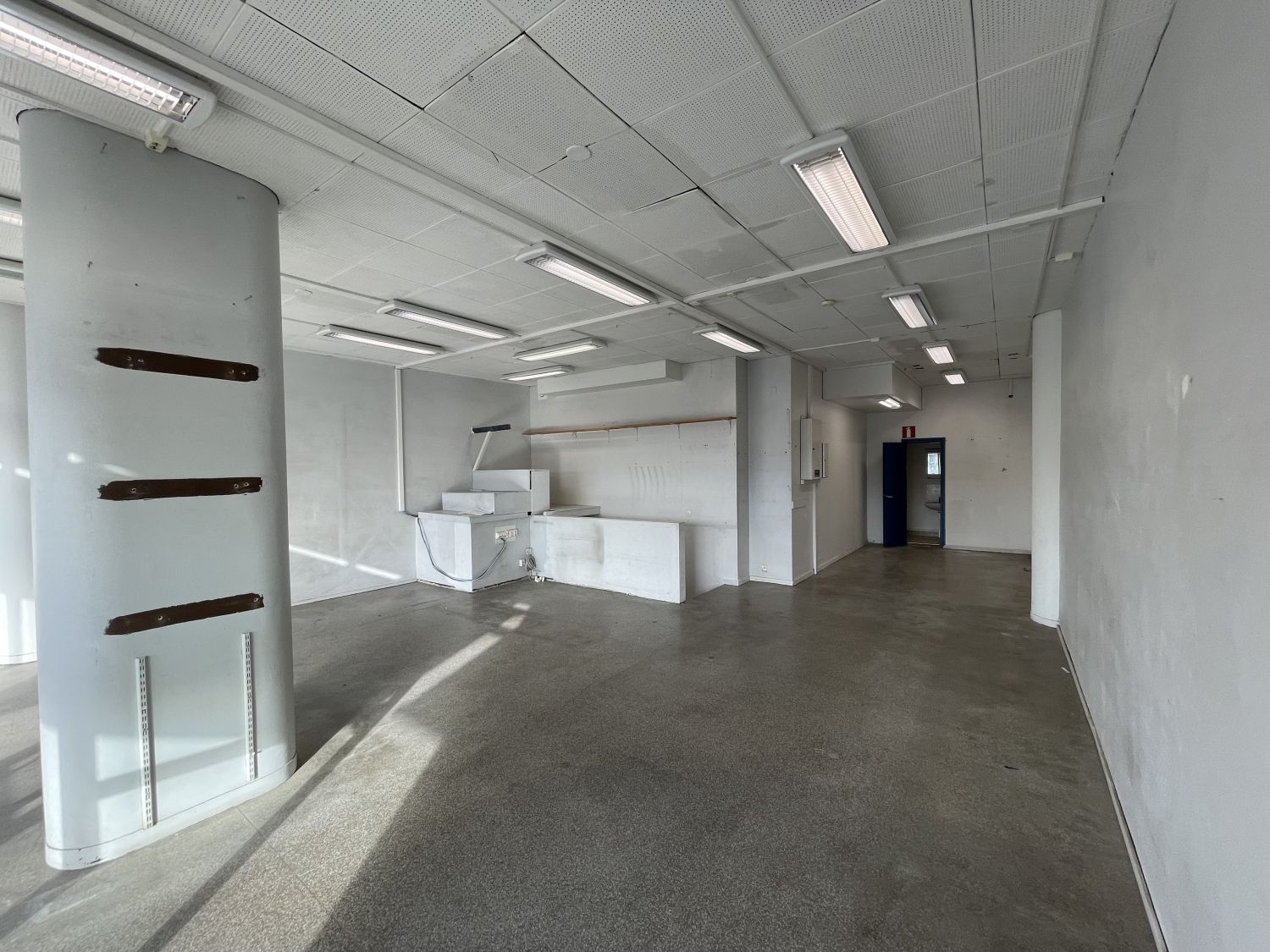 Yläkerrassa avointa tilaa