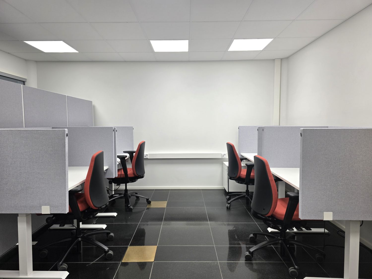 Työpisteet 4 henkilölle