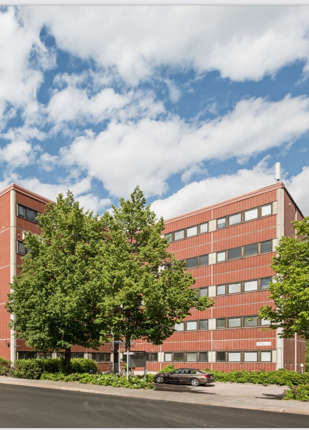 Siistiä edullista toimitilaa Haagassa Hämeenlinnantien varrella.