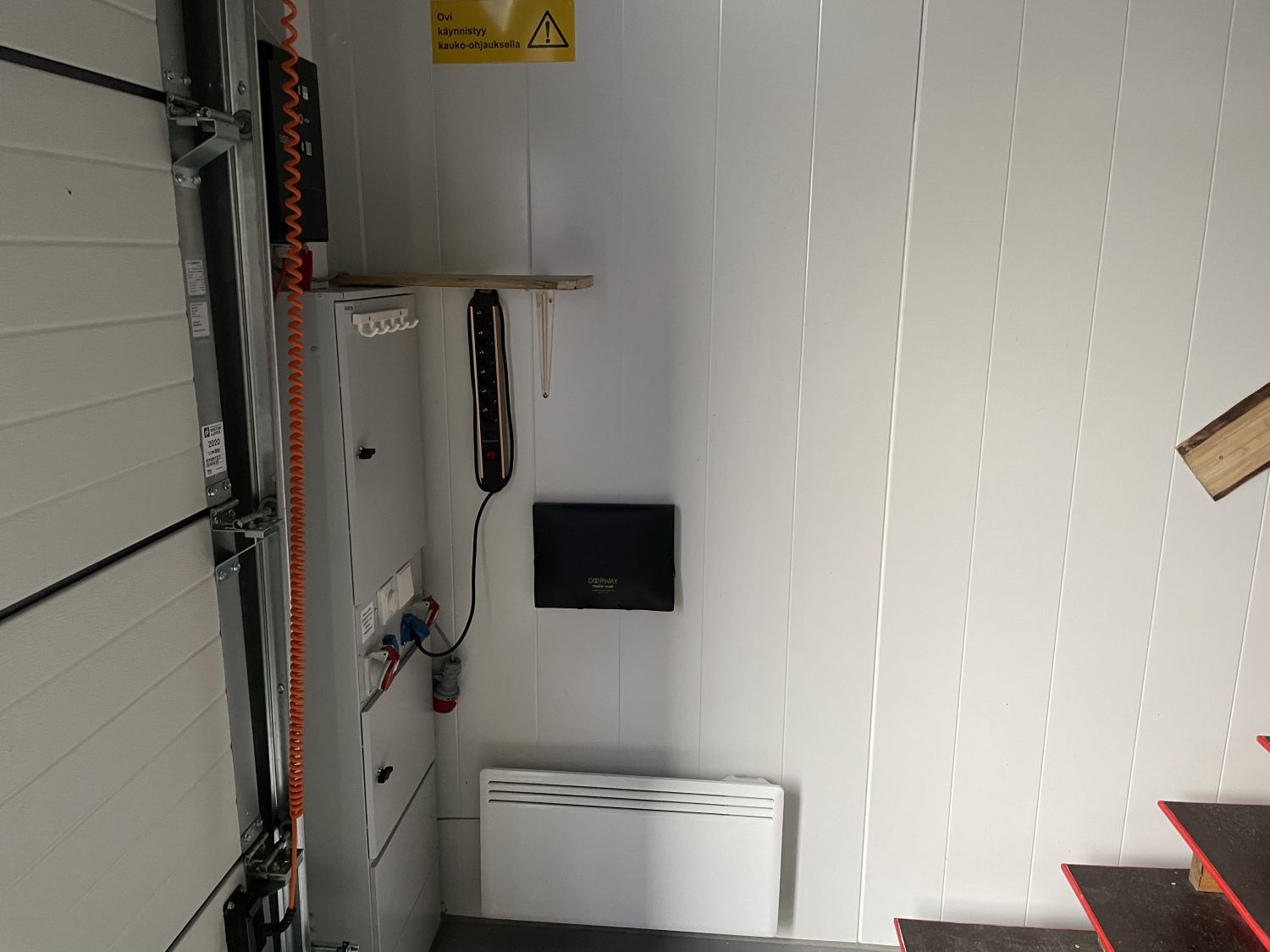 Sähkökeskus, voimavirta, nosto-oven sähkömekanismi