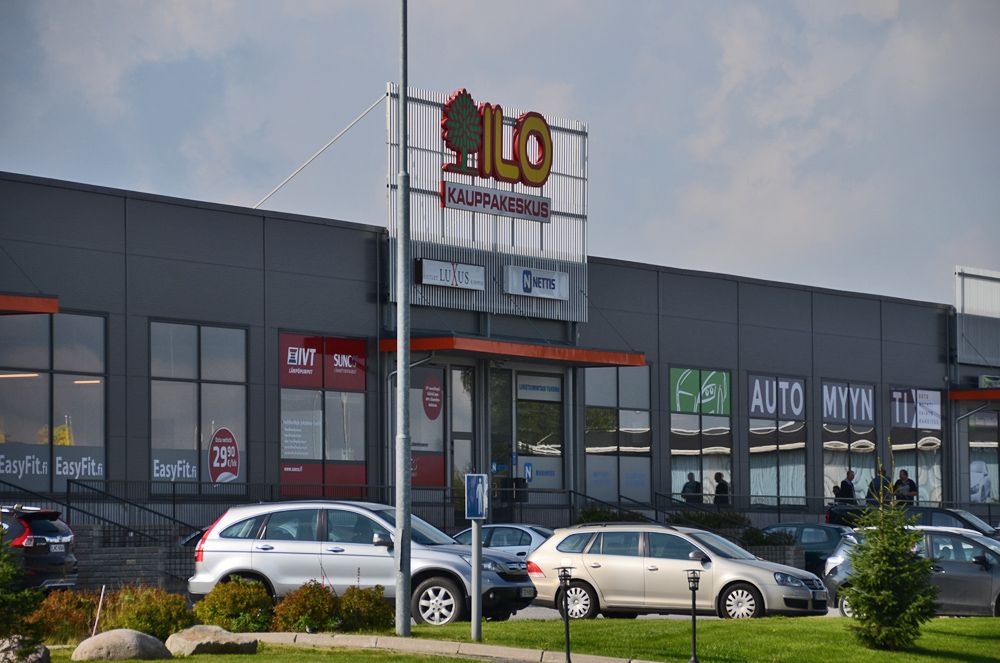 Vuokrataan Kauppakeskus ILOsta Ylöjärveltä uuden veroista liiketilaa. 1280 m2 liiketilaa katutasosta.125 m2 toimistoa 2. kerroksesta.Kauppakeskus ILO on rakennettu Ylöjärven Elovainion yritysalueelle 2011 kauppakeskus Elon naapuriin. Erinomainen logistinen sijainti Elovainion alueen kaupallis...